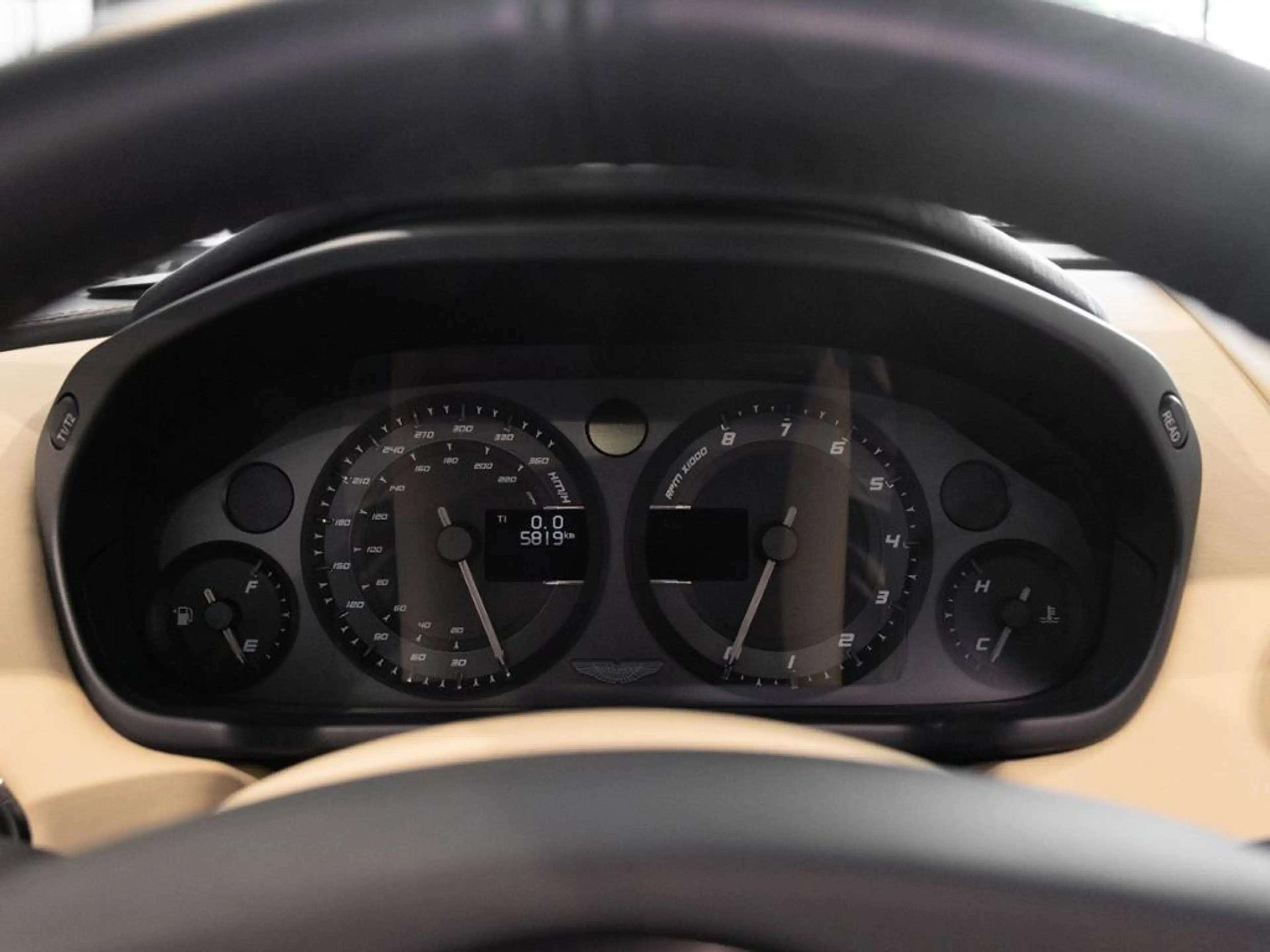 Aston Martin Vanquish Volante Aston Martin Hamburg — photo 7