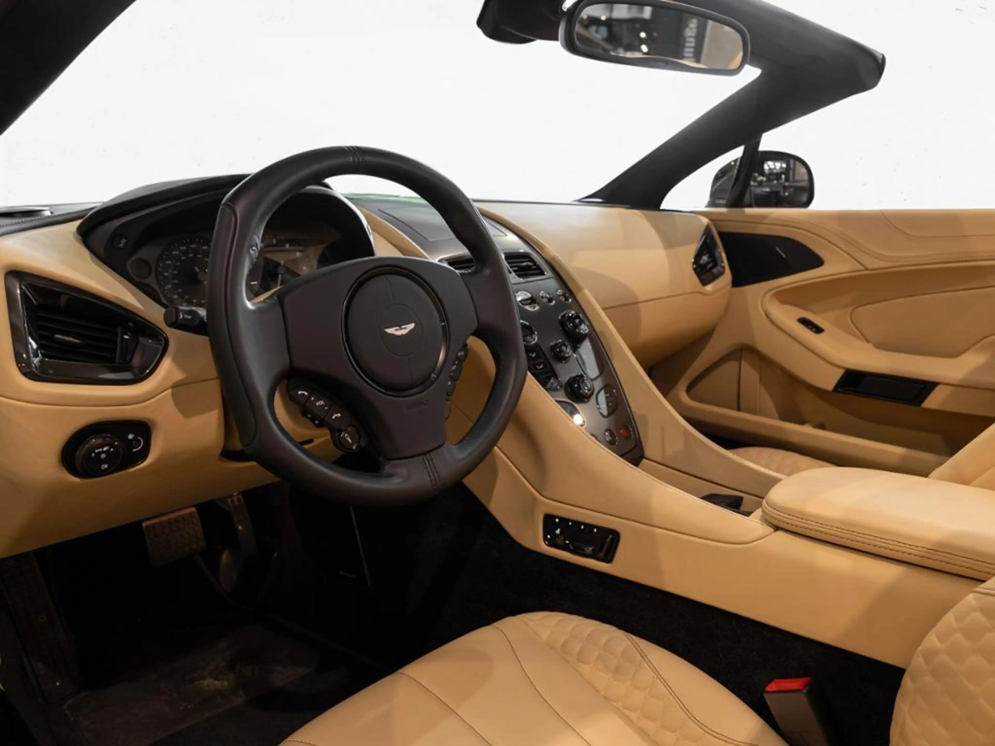 Aston Martin Vanquish Volante Aston Martin Hamburg — photo 4