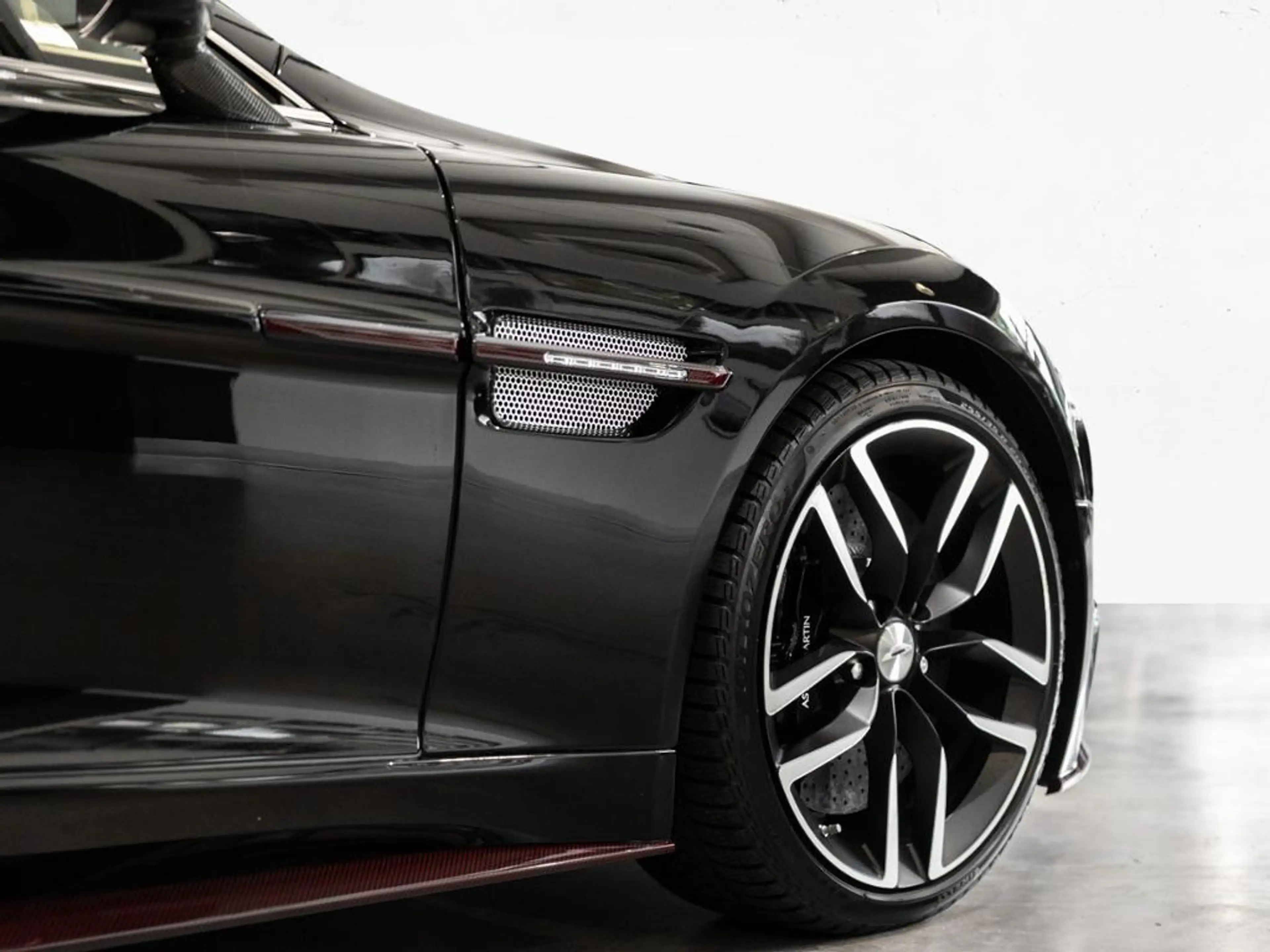 Aston Martin Vanquish Volante Aston Martin Hamburg — photo 10