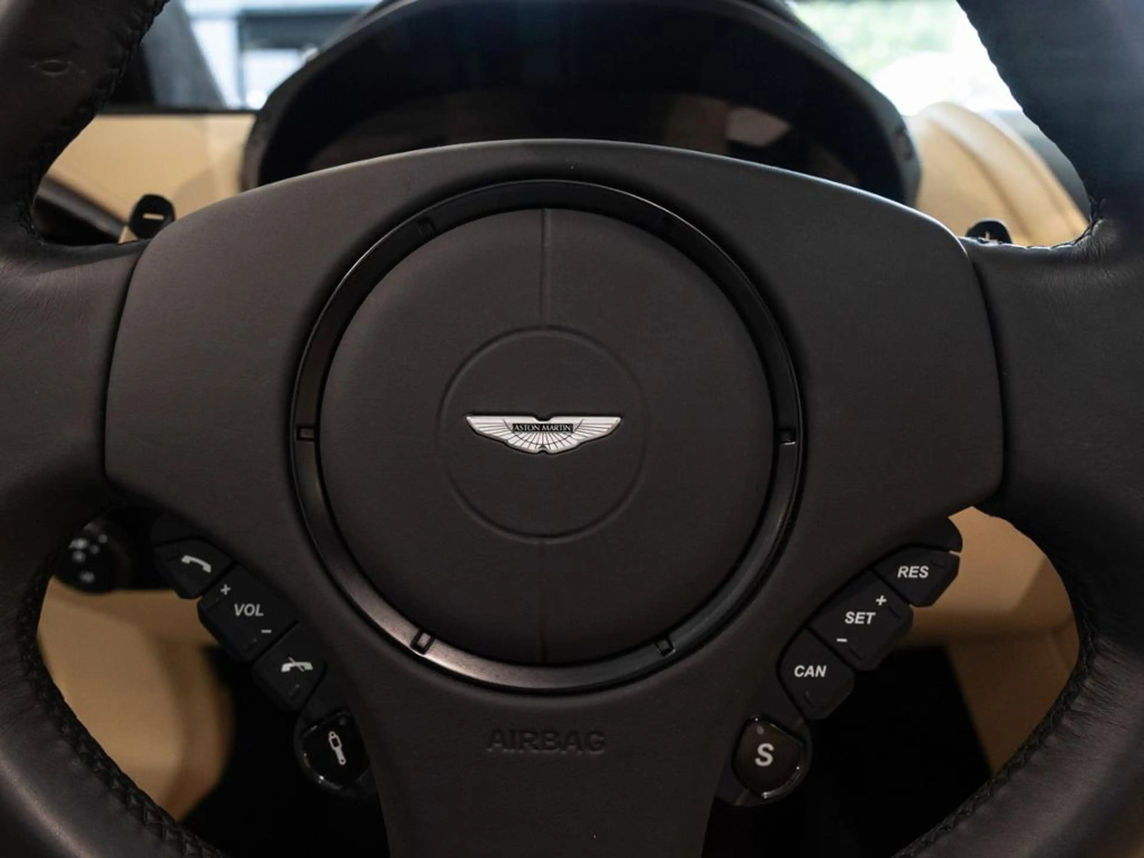 Aston Martin Vanquish Volante Aston Martin Hamburg — photo 12