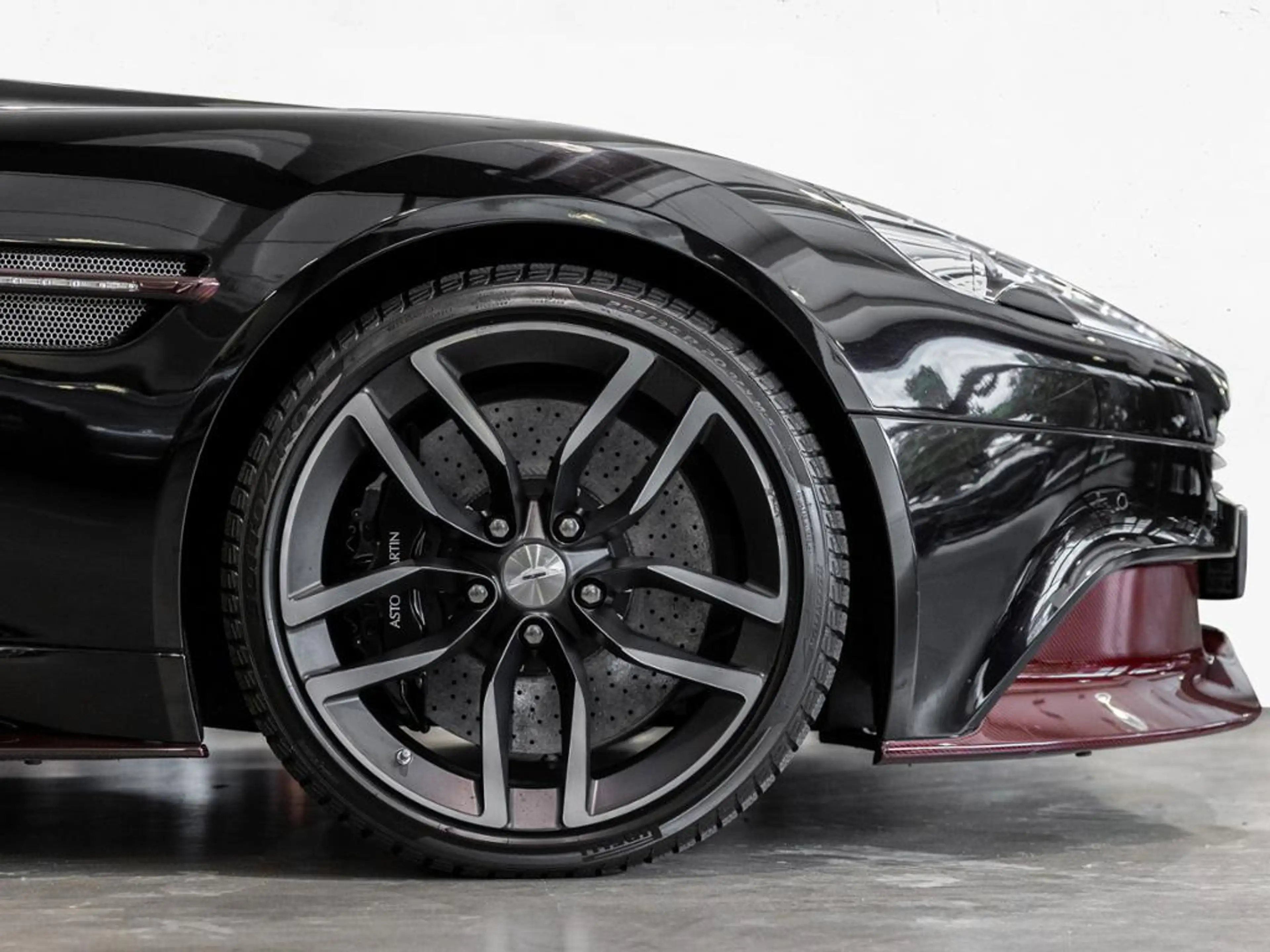 Aston Martin Vanquish Volante Aston Martin Hamburg — photo 5