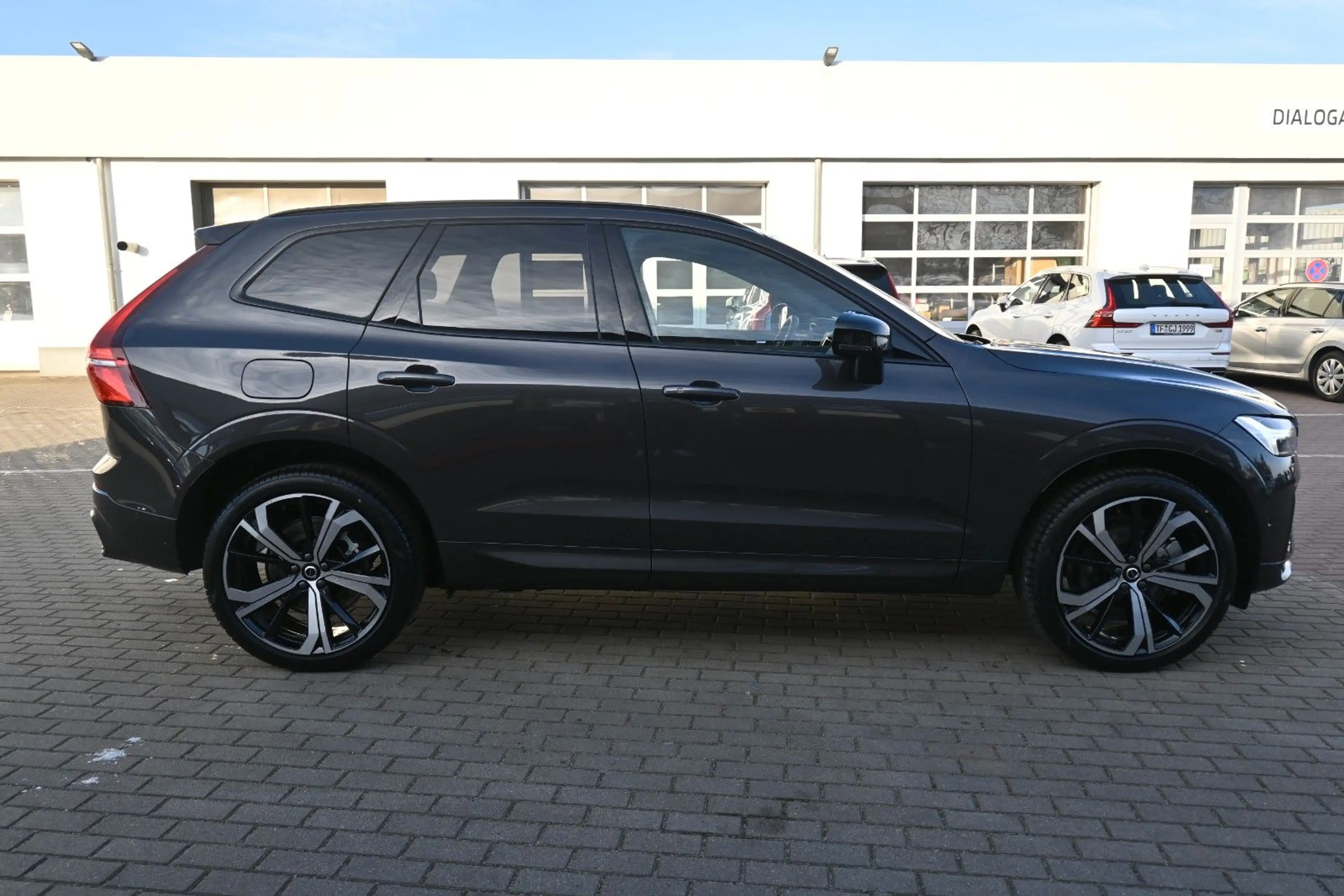 Volvo XC60 B5 AWD Ultra Dark*LUFT*360°*ACC*B&W*AHK — photo 7