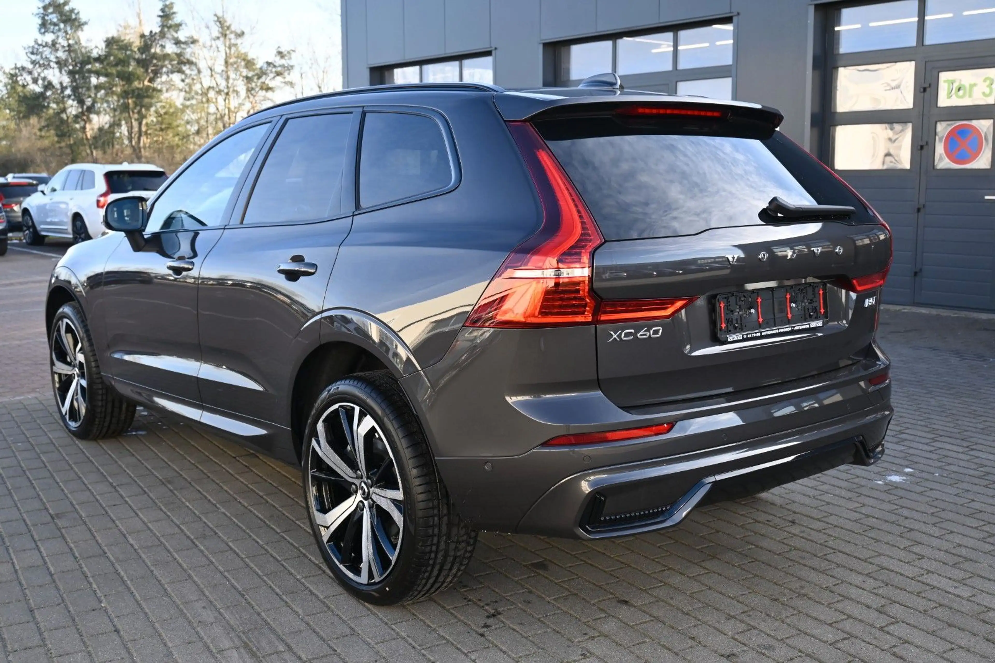 Volvo XC60 B5 AWD Ultra Dark*LUFT*360°*ACC*B&W*AHK — photo 4