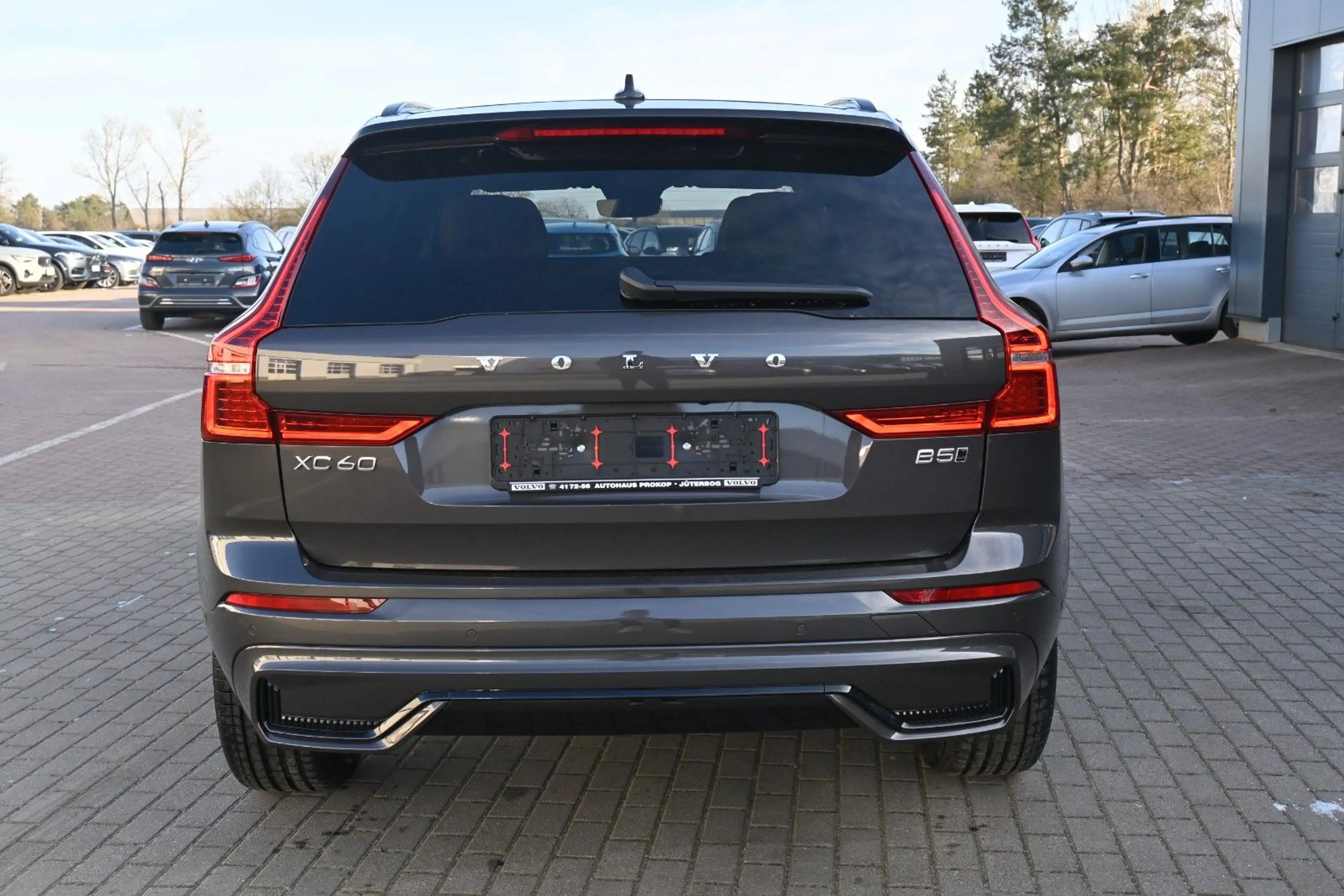 Volvo XC60 B5 AWD Ultra Dark*LUFT*360°*ACC*B&W*AHK — photo 5