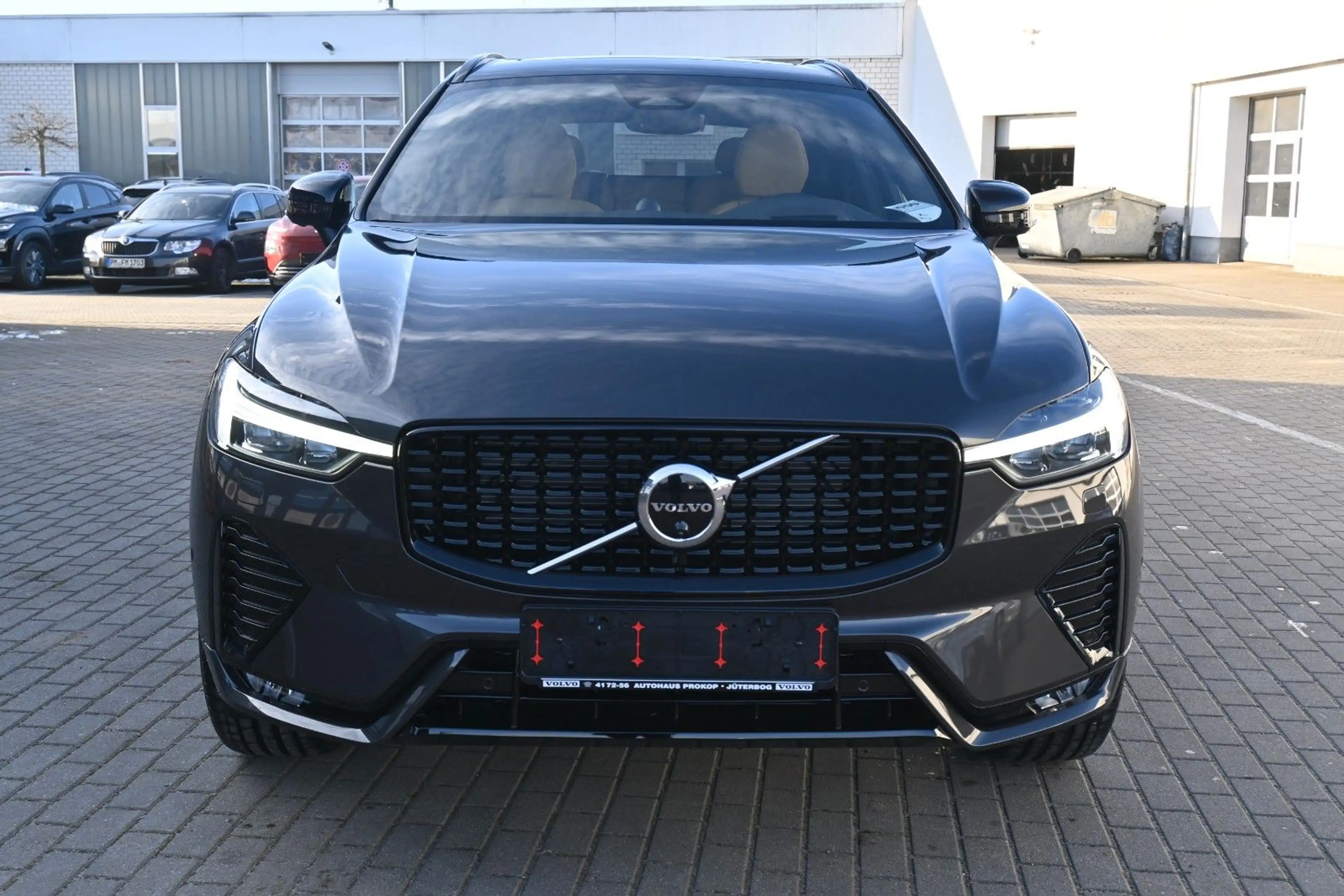 Volvo XC60 B5 AWD Ultra Dark*LUFT*360°*ACC*B&W*AHK — photo 9