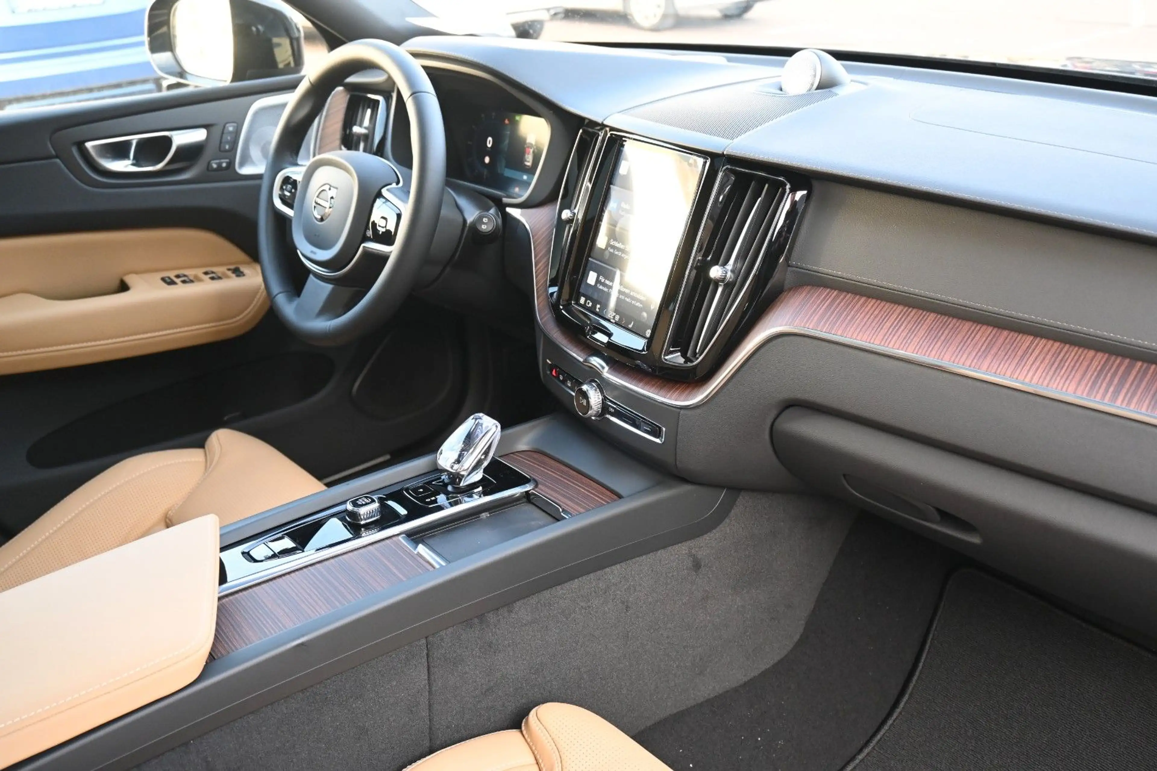 Volvo XC60 B5 AWD Ultra Dark*LUFT*360°*ACC*B&W*AHK — photo 13