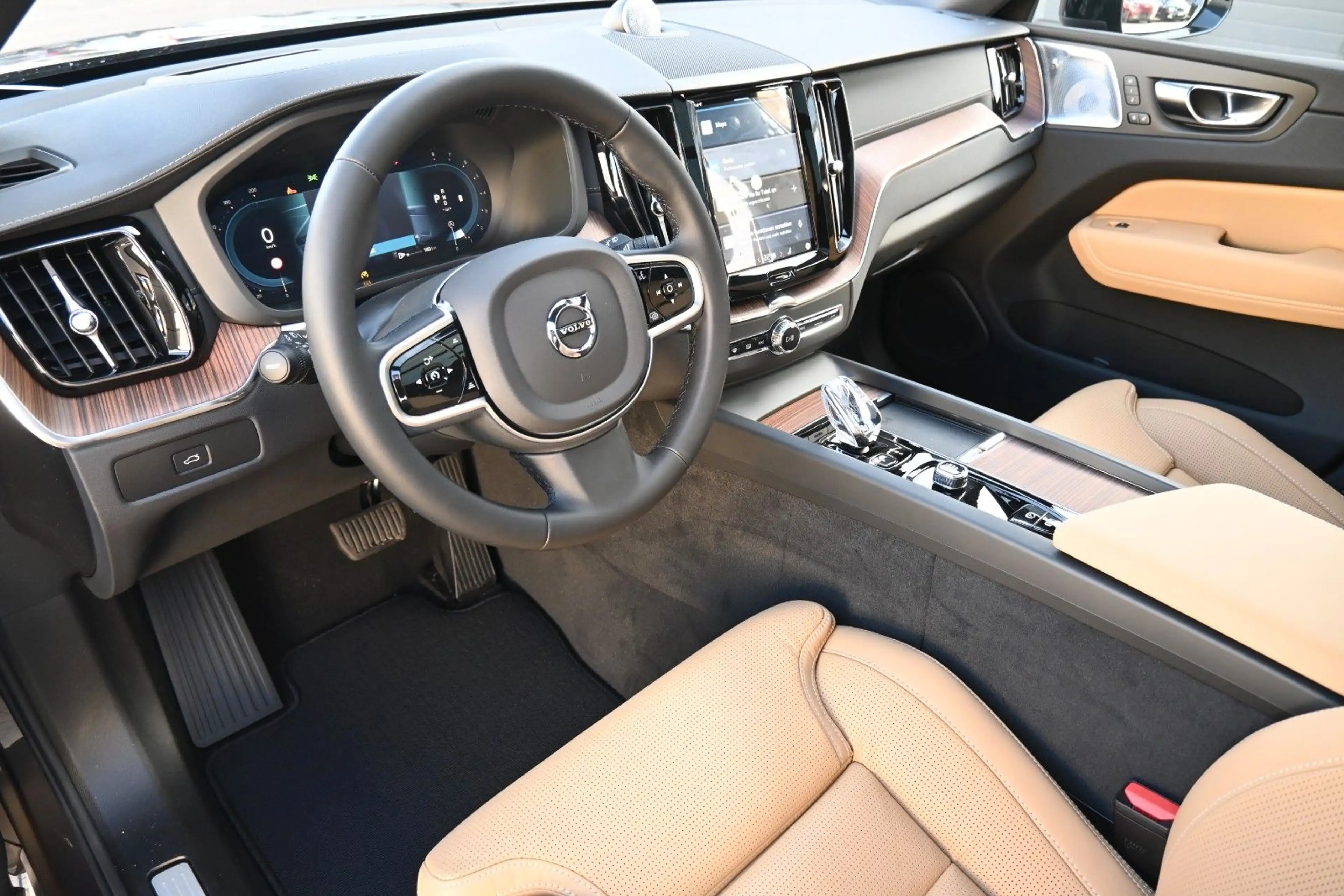 Volvo XC60 B5 AWD Ultra Dark*LUFT*360°*ACC*B&W*AHK — photo 12