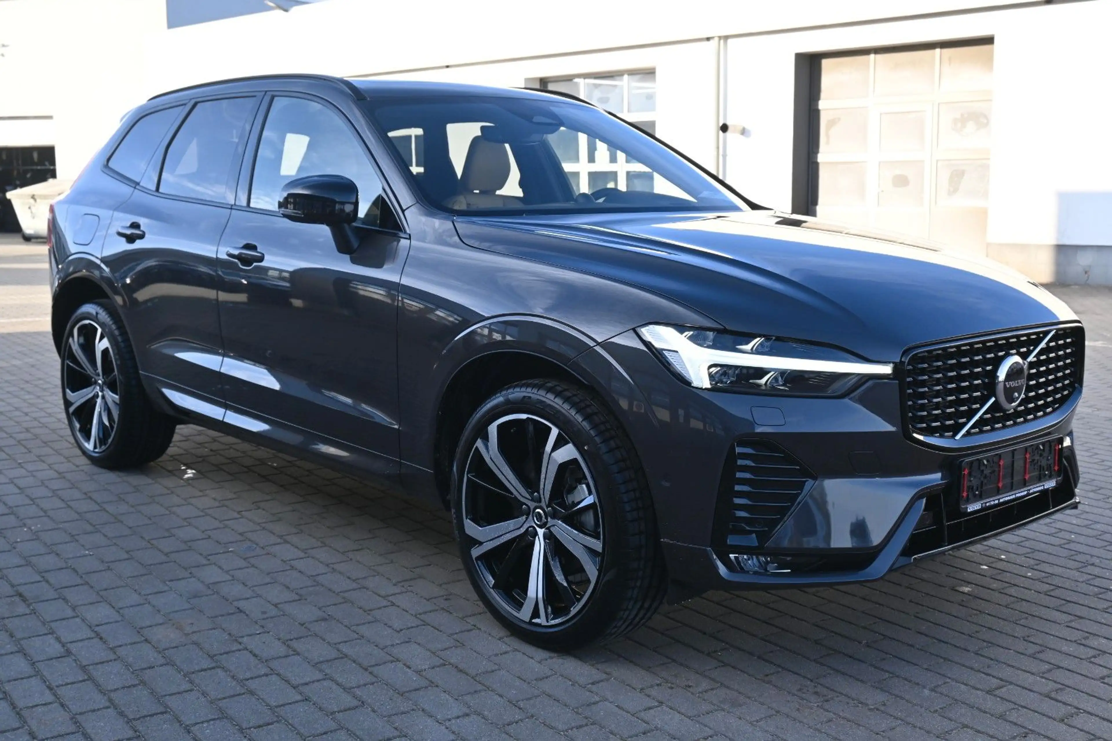 Volvo XC60 B5 AWD Ultra Dark*LUFT*360°*ACC*B&W*AHK — photo 8