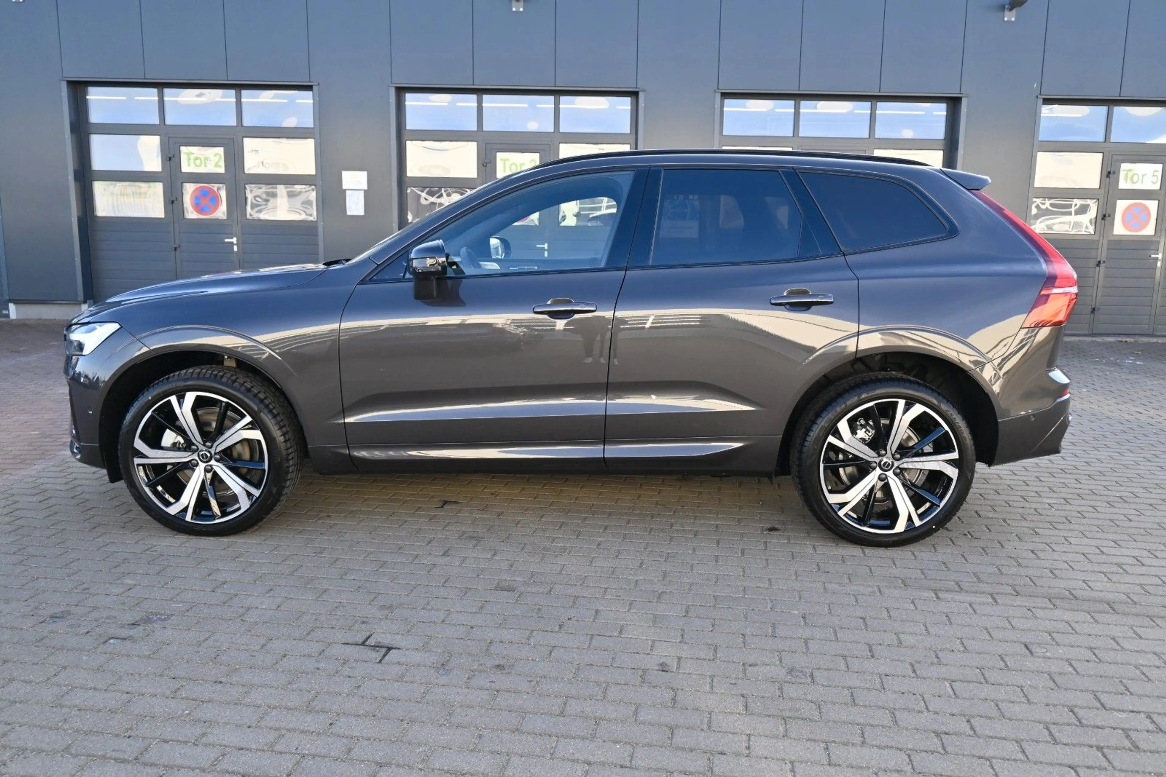 Volvo XC60 B5 AWD Ultra Dark*LUFT*360°*ACC*B&W*AHK — photo 3