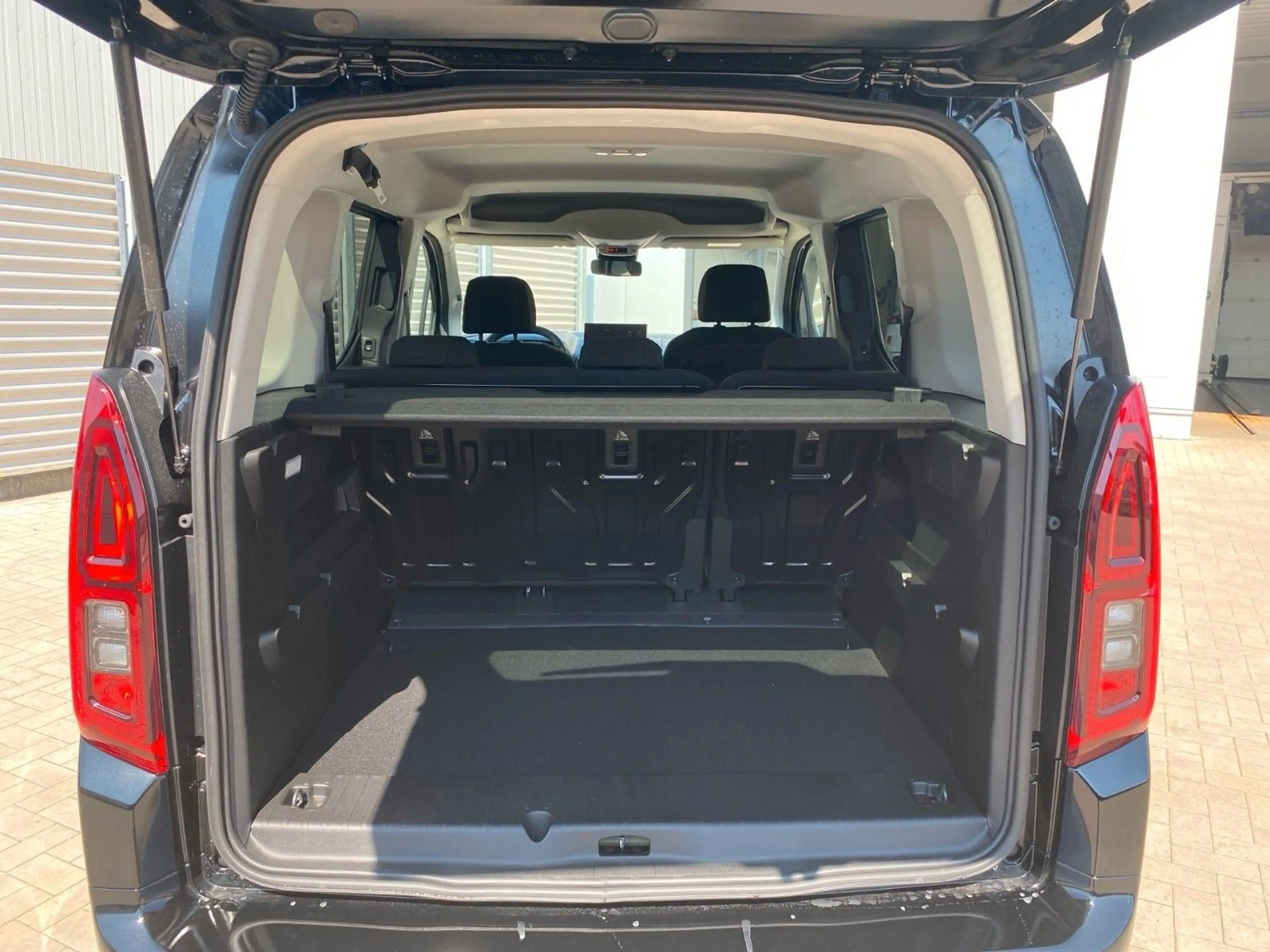Fiat Qubo L 5-Sitzer L1 1.5 Diesel Icon, Kamera — photo 13