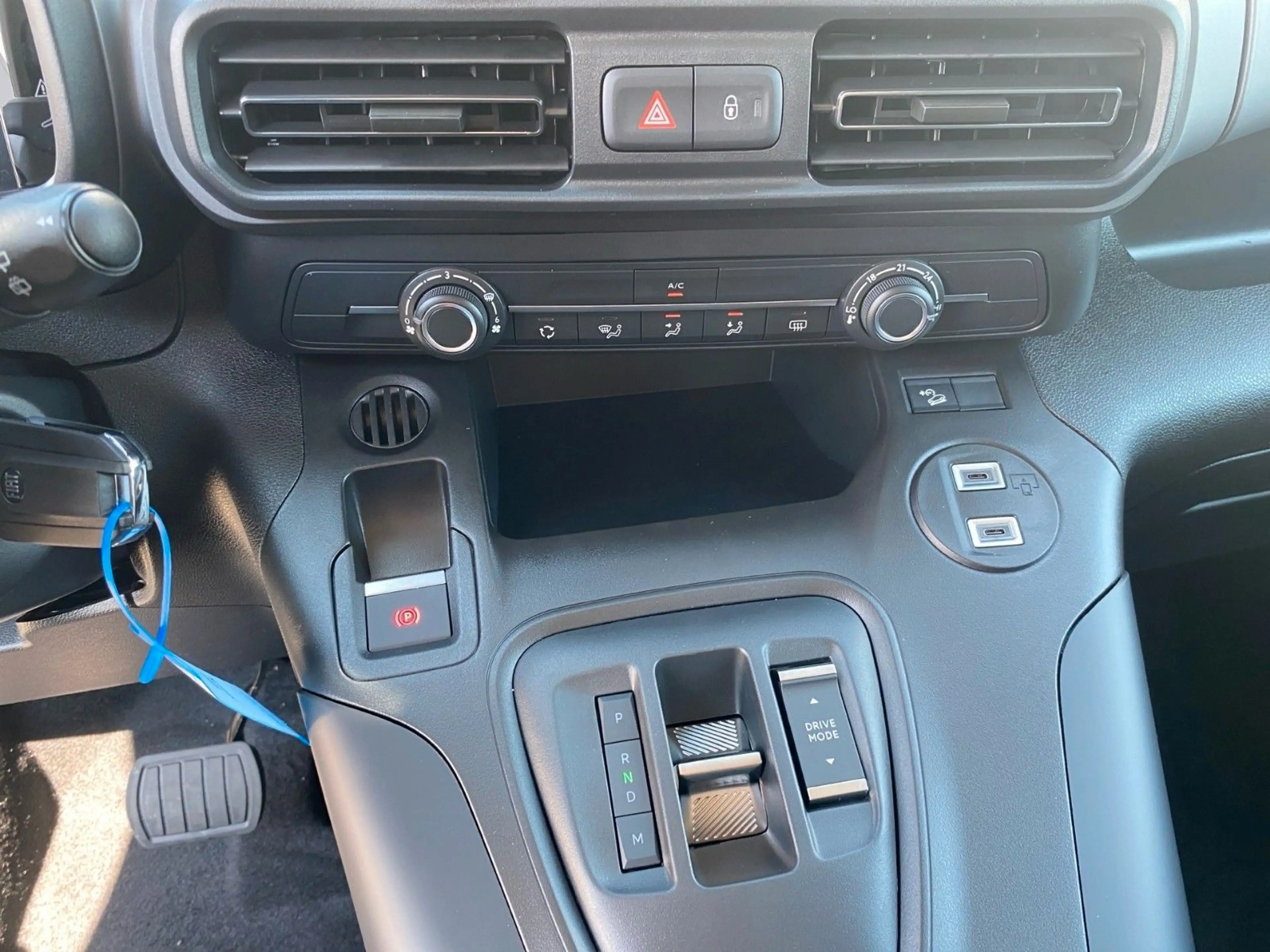 Fiat Qubo L 5-Sitzer L1 1.5 Diesel Icon, Kamera — photo 15