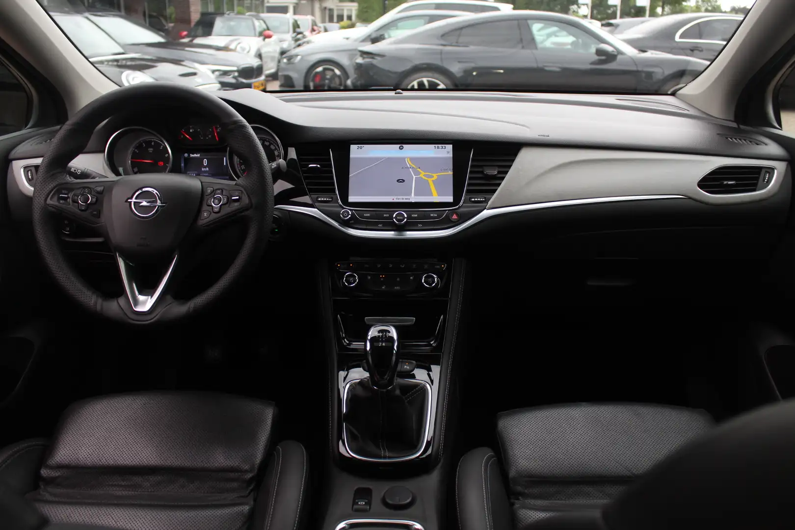 Opel Astra 1.0 Innovation / Schuifdak / Leder / Navigatie / 1 Zwart - 2