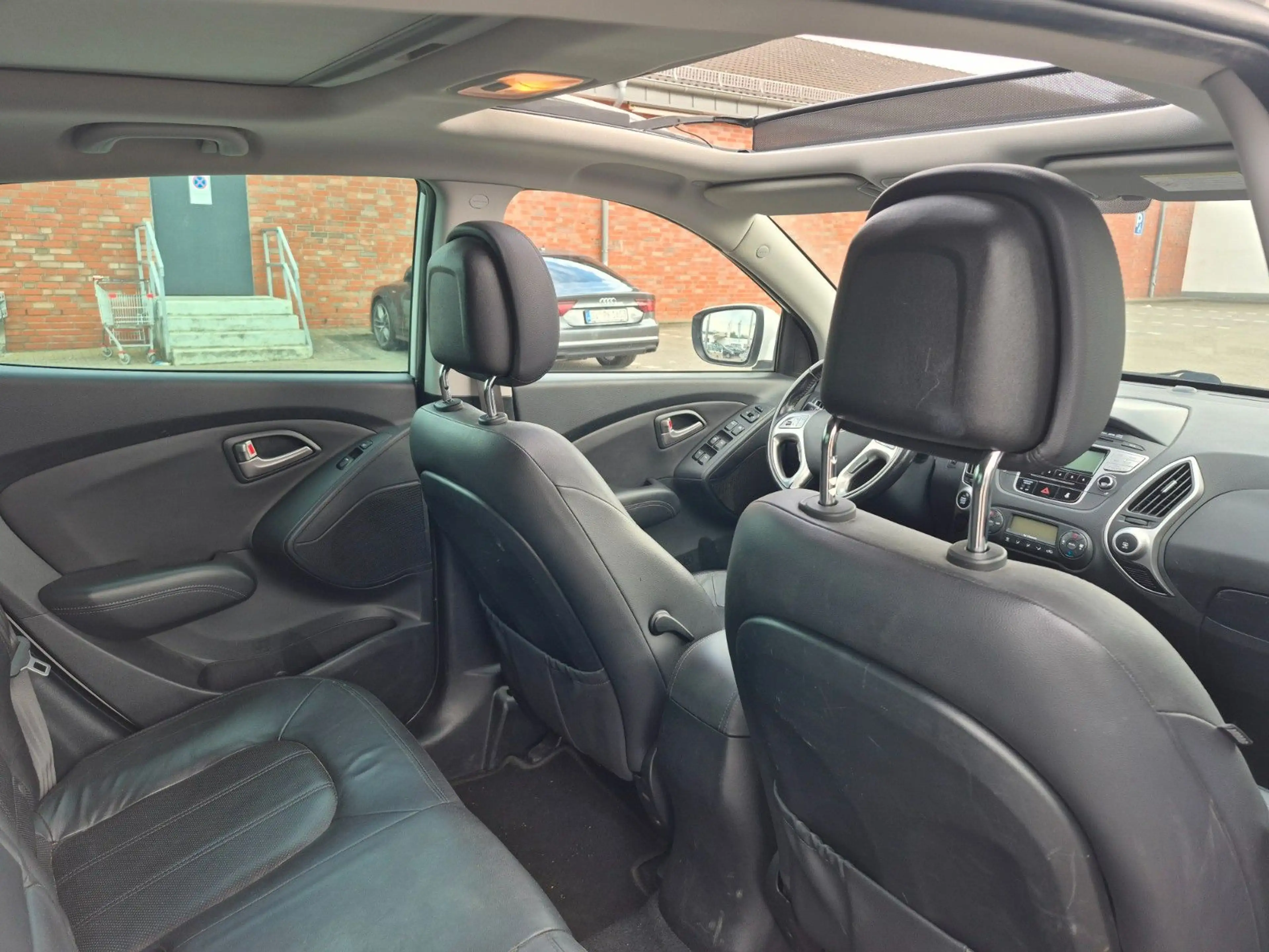 Hyundai iX35 Style AWD Panoramadach Klimaautomatik — photo 11