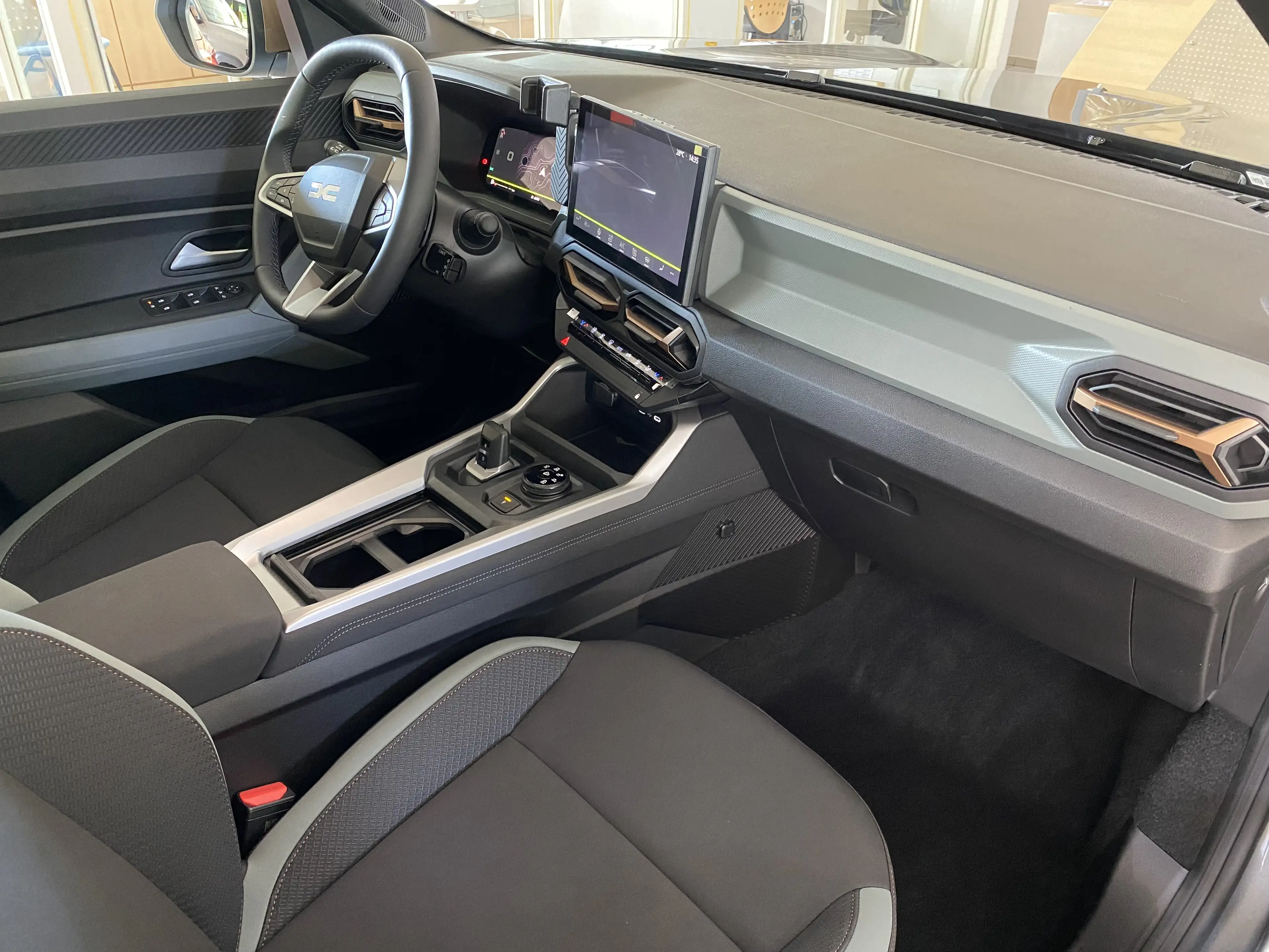 Dacia Bigster Hybrid-G 150 Extreme 4x4 — photo 12