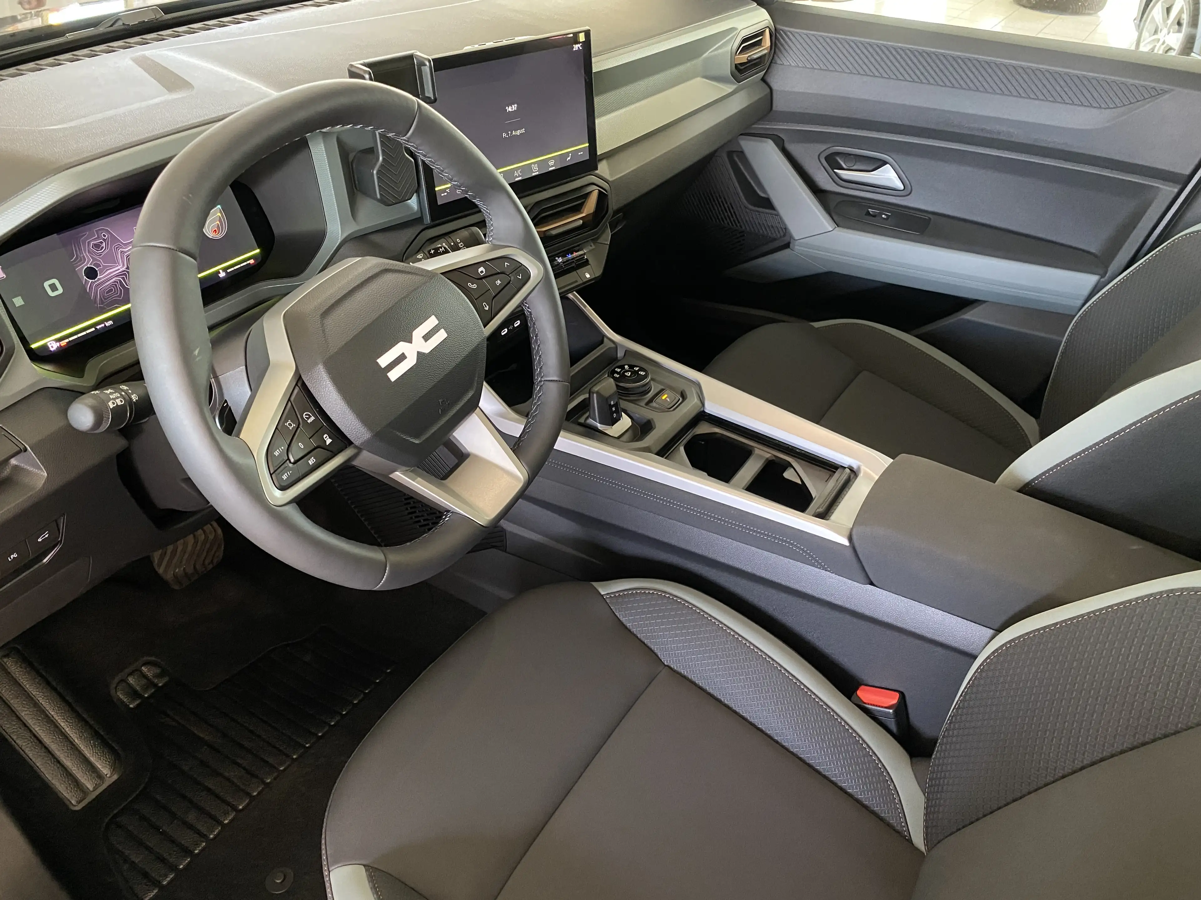 Dacia Bigster Hybrid-G 150 Extreme 4x4 — photo 11