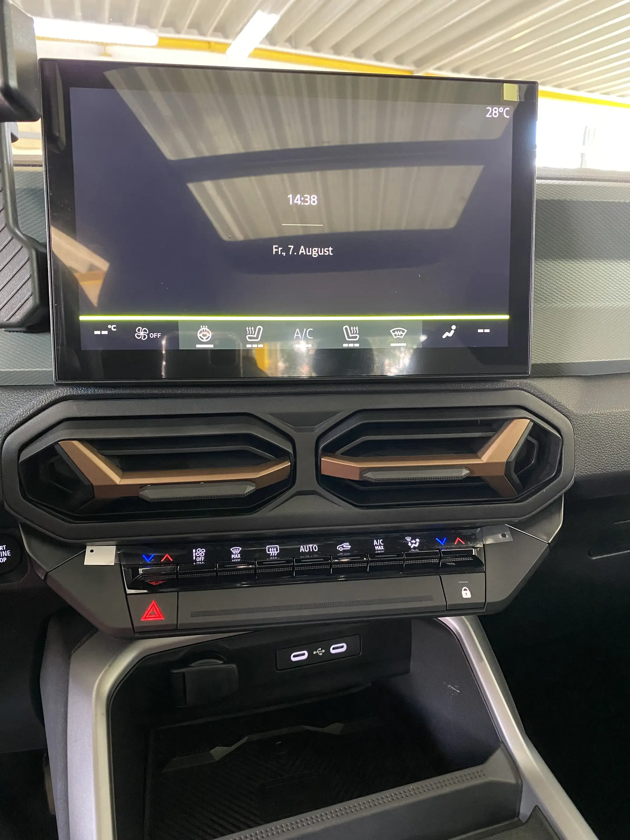 Dacia Bigster Hybrid-G 150 Extreme 4x4 — photo 15