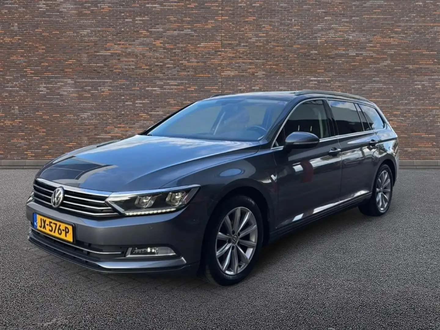 Volkswagen Passat Variant 1.4 TSI Connected Series Grijs - 2