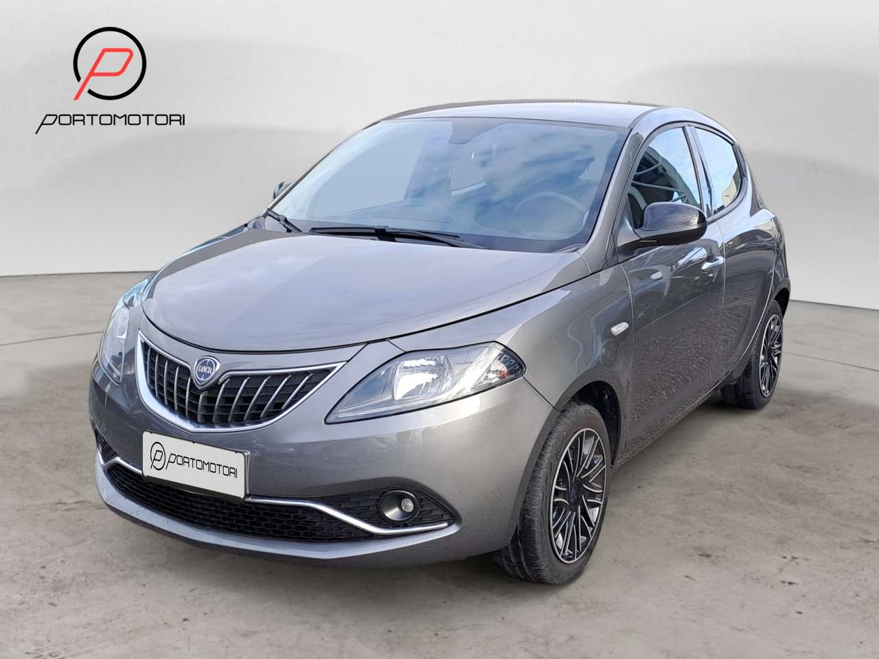 Lancia Ypsilon 1.0 FireFly Hybrid Silver