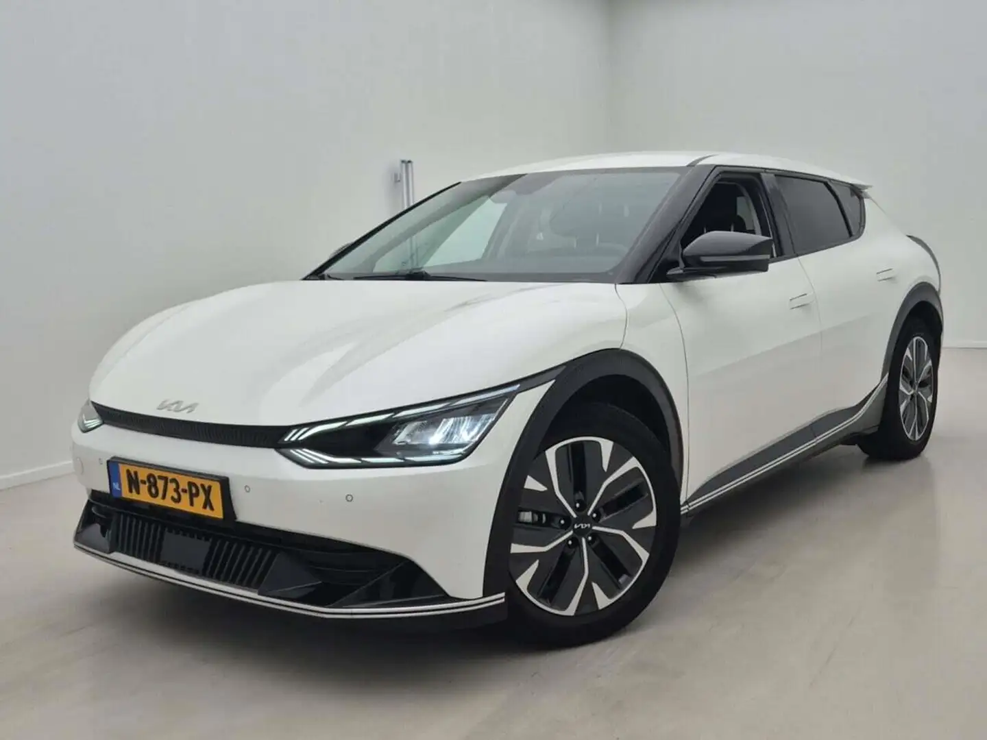 Kia EV6 PLUS 77.4KWH LEER/NAV/ACARPLAY/FABRIEKSGARANTIE Blanc - 1