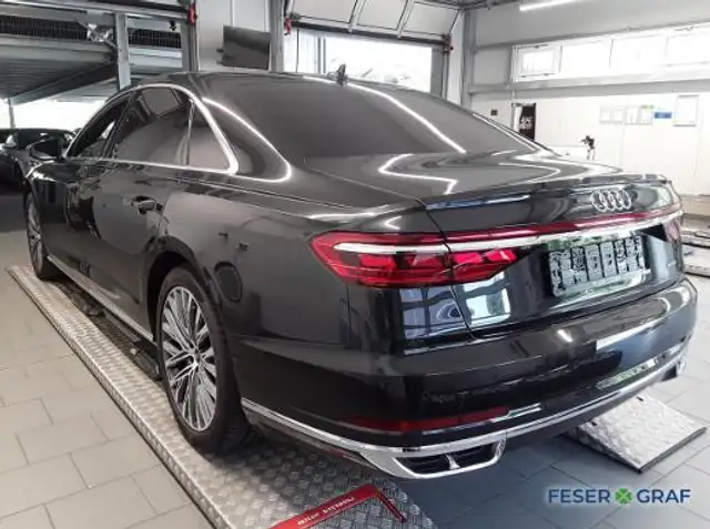 Audi A8 view 4