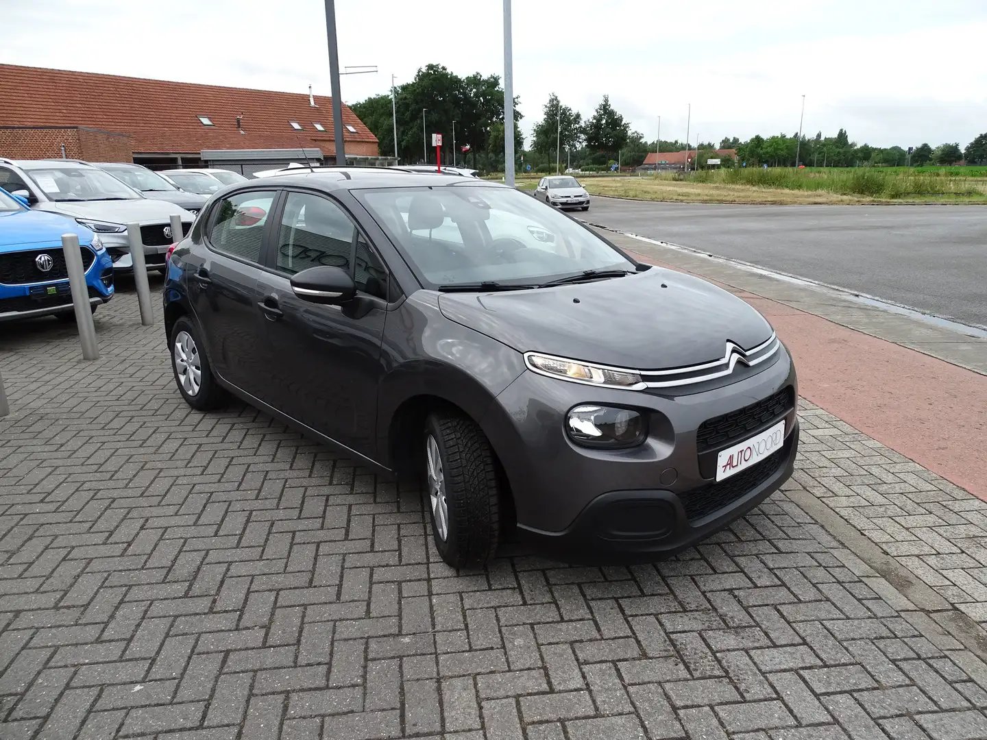 Citroen C3 1.2i PureTech Feel S Gris - 2