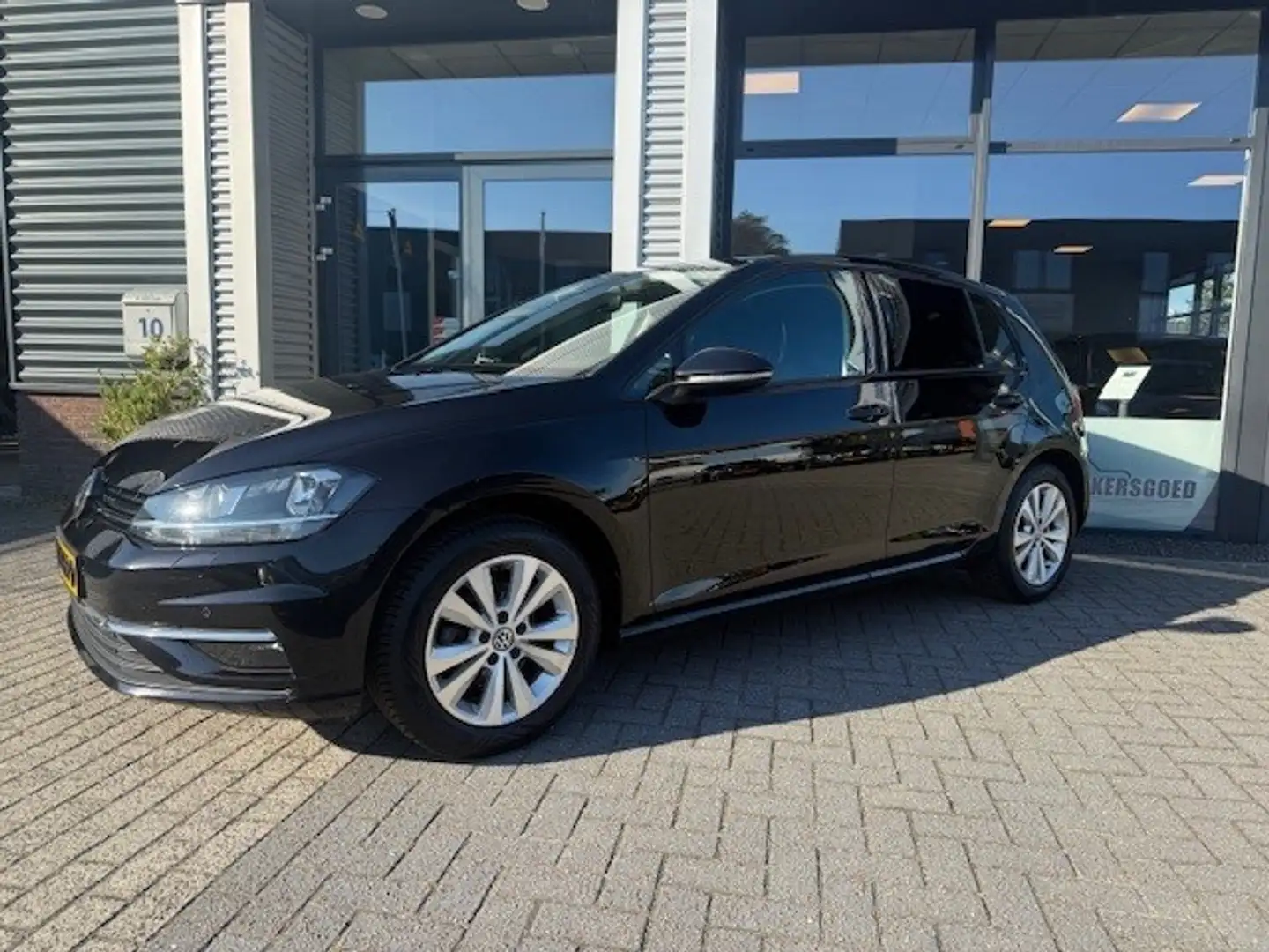 Volkswagen Golf 1.0 TSI Automaat Carplay Stoelverw. Camera, PDC, T Zwart - 1