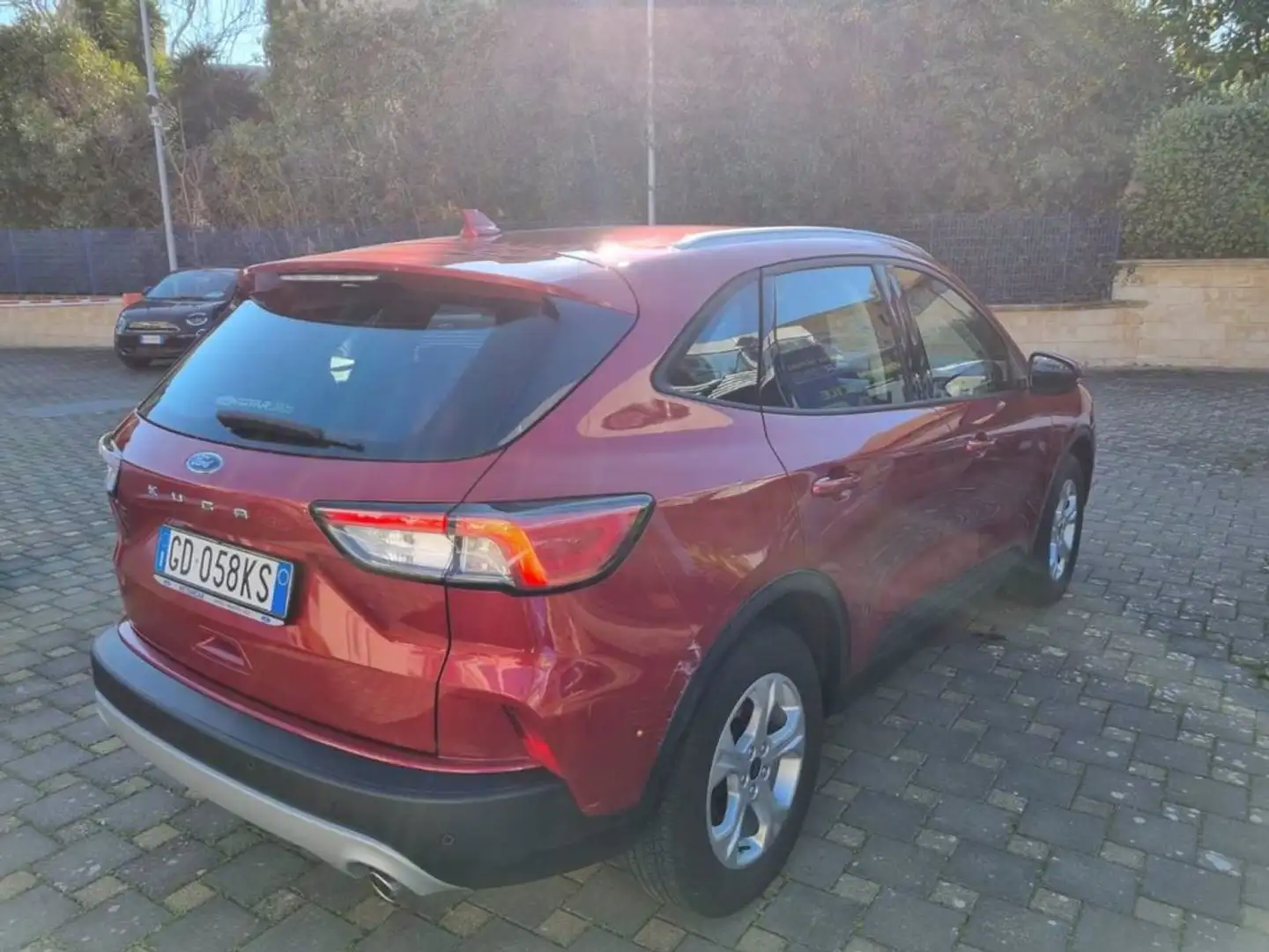 Ford Kuga 1.5 EcoBoost 120 CV 2WD Connect Rojo - 2