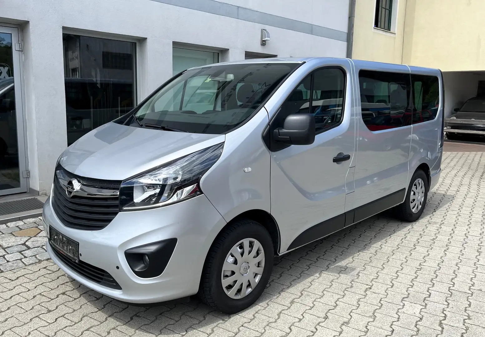 Opel Vivaro B Kombi 1.6 CDTI, 9-Sitzer, KM: 73.500, Erstbesitz Silber - 1