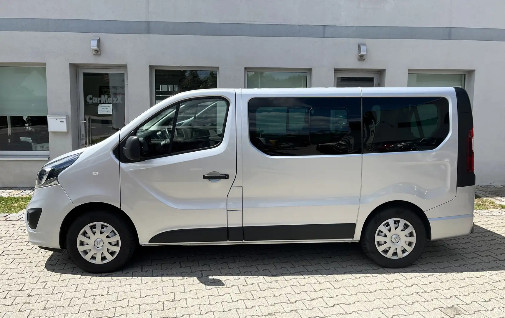 Opel Vivaro B Kombi 1.6 CDTI, 9-Sitzer, KM: 73.500, Erstbesitz Silber - 2