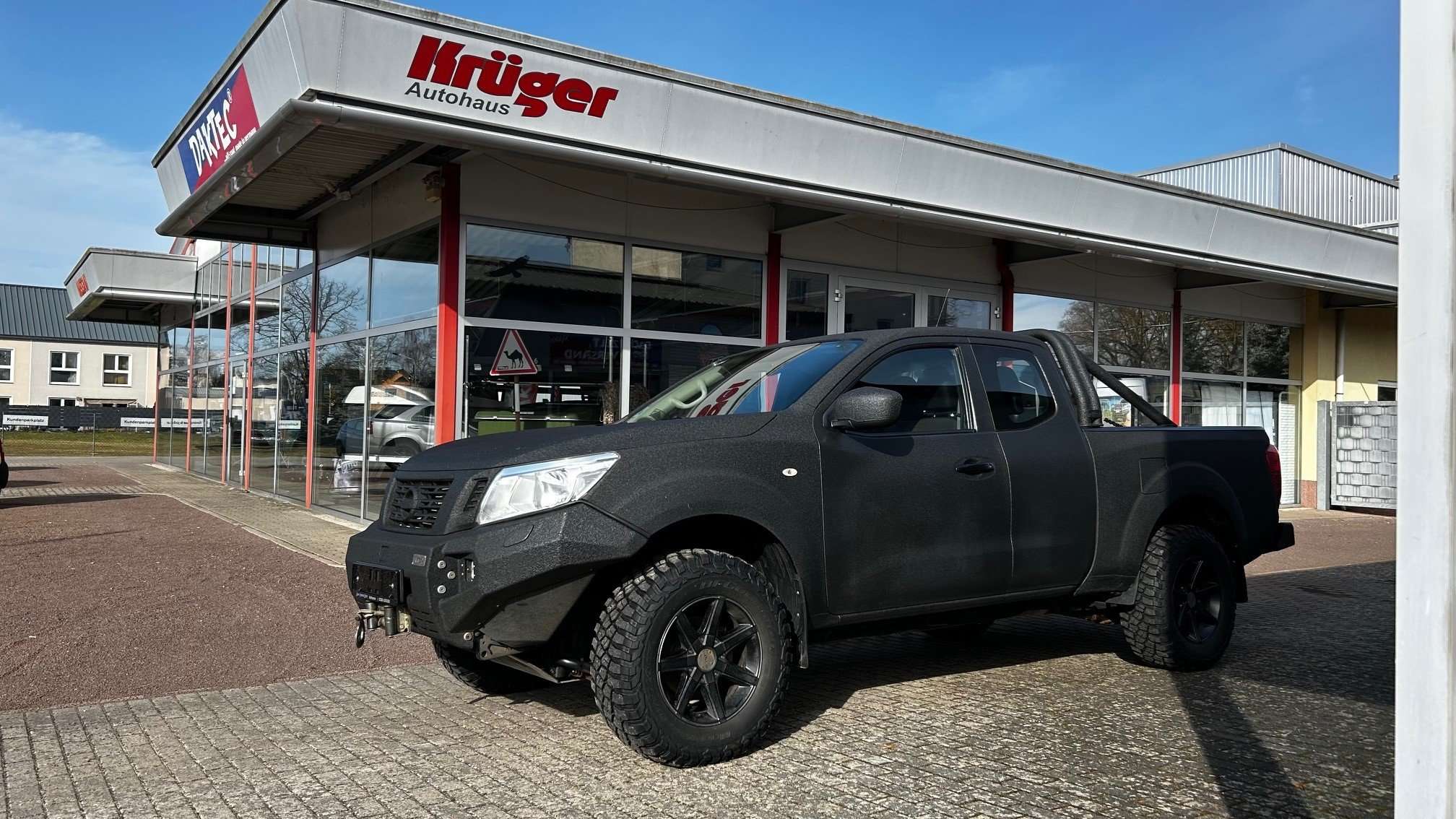 Second hand Nissan Np300 2.3