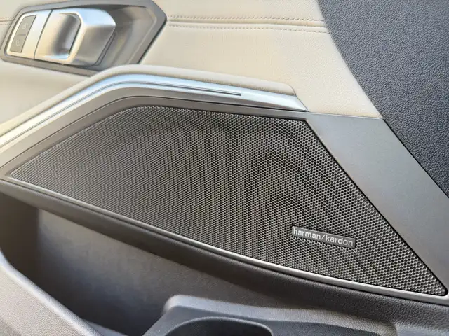 BMW 3 Series view 16