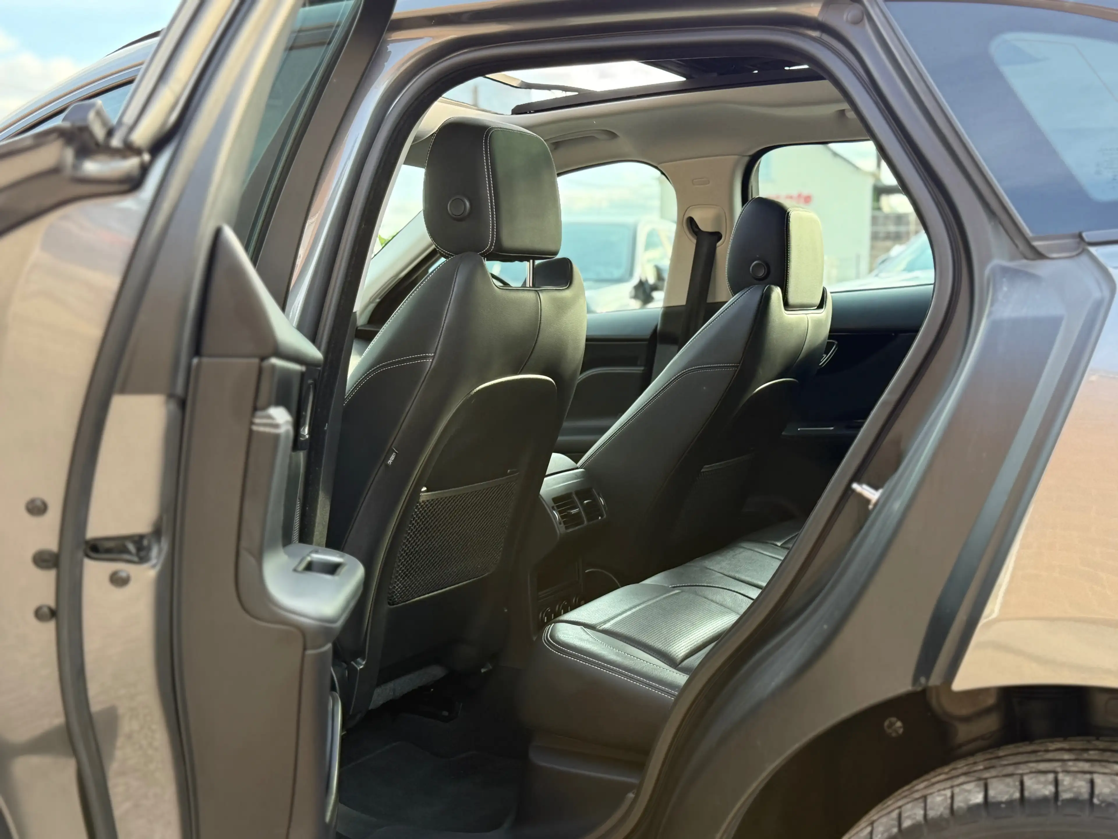 Jaguar F-Pace 2.0 D R-Sport TOIT PANO - VIRTUAL COCKPIT - CAMERA - FULL OPTIONS GARANTIE 12 MOIS — photo 10