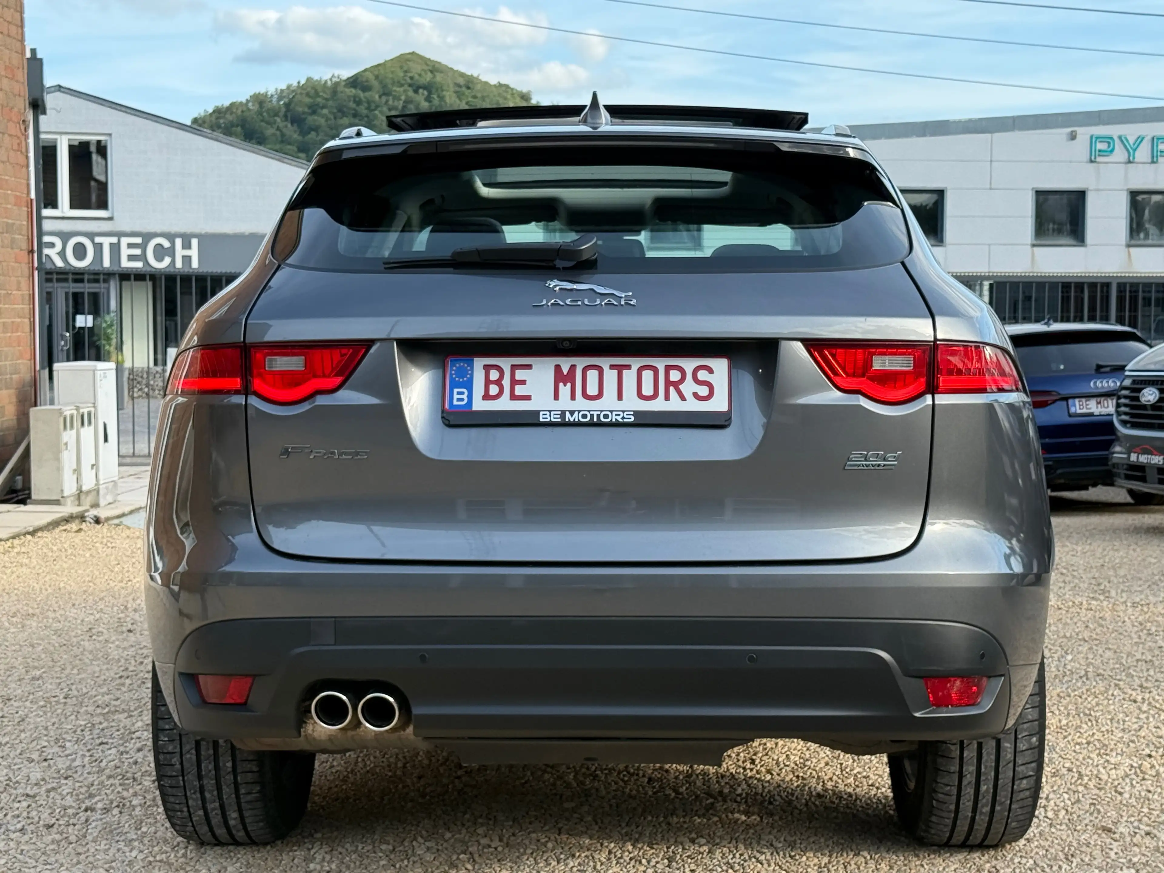 Jaguar F-Pace 2.0 D R-Sport TOIT PANO - VIRTUAL COCKPIT - CAMERA - FULL OPTIONS GARANTIE 12 MOIS — photo 6