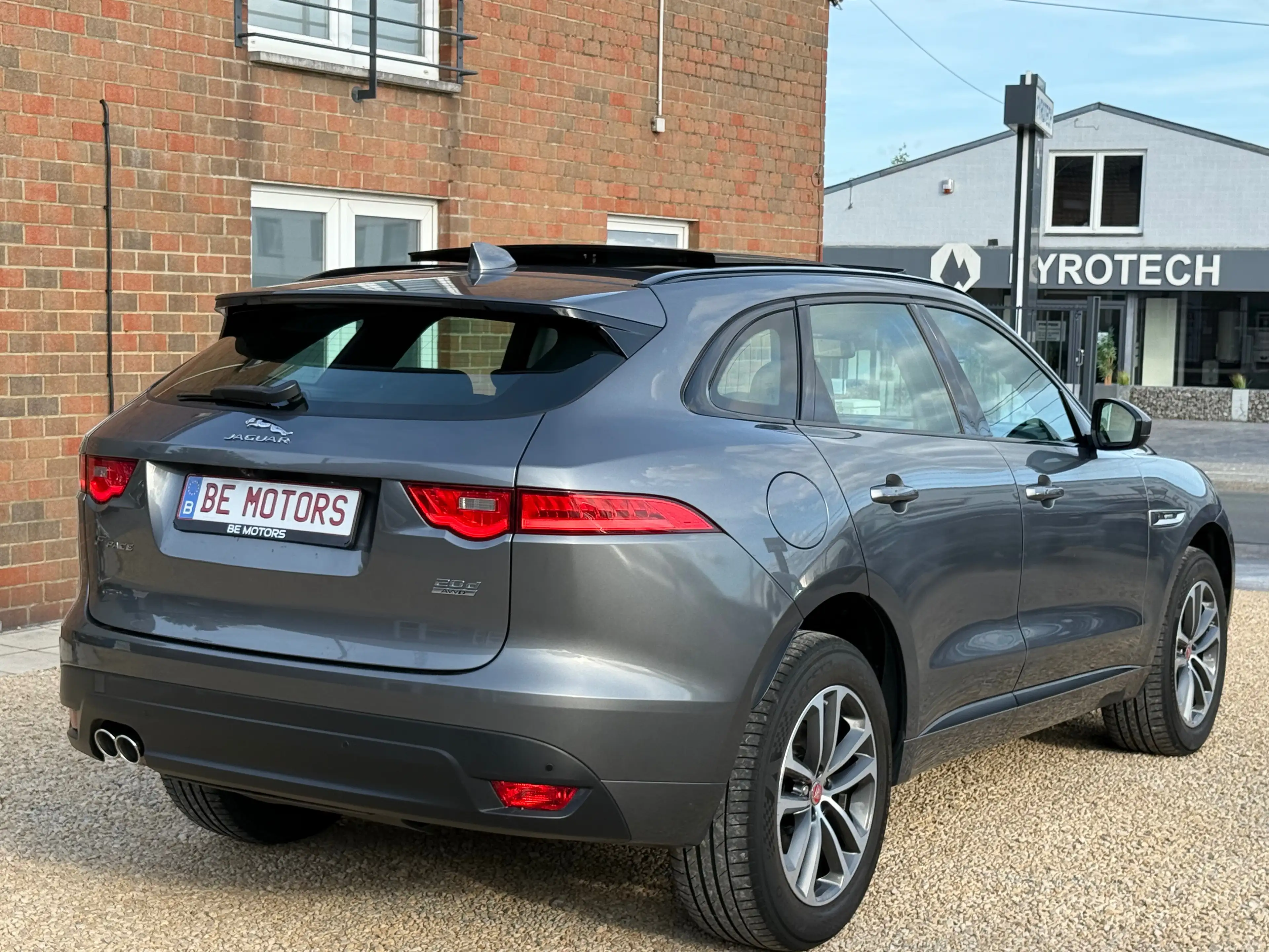 Jaguar F-Pace 2.0 D R-Sport TOIT PANO - VIRTUAL COCKPIT - CAMERA - FULL OPTIONS GARANTIE 12 MOIS — photo 5