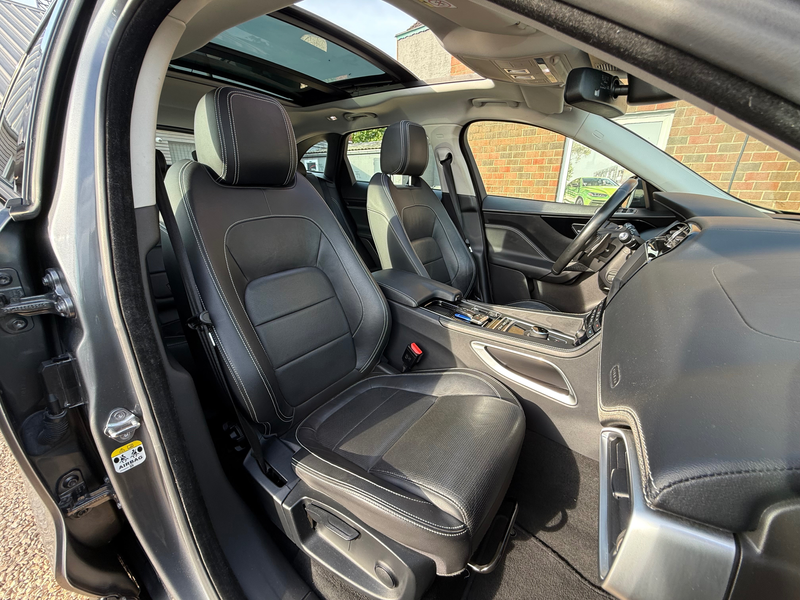 Jaguar F-Pace 2.0 D R-Sport TOIT PANO - VIRTUAL COCKPIT - CAMERA - FULL OPTIONS GARANTIE 12 MOIS — photo 12