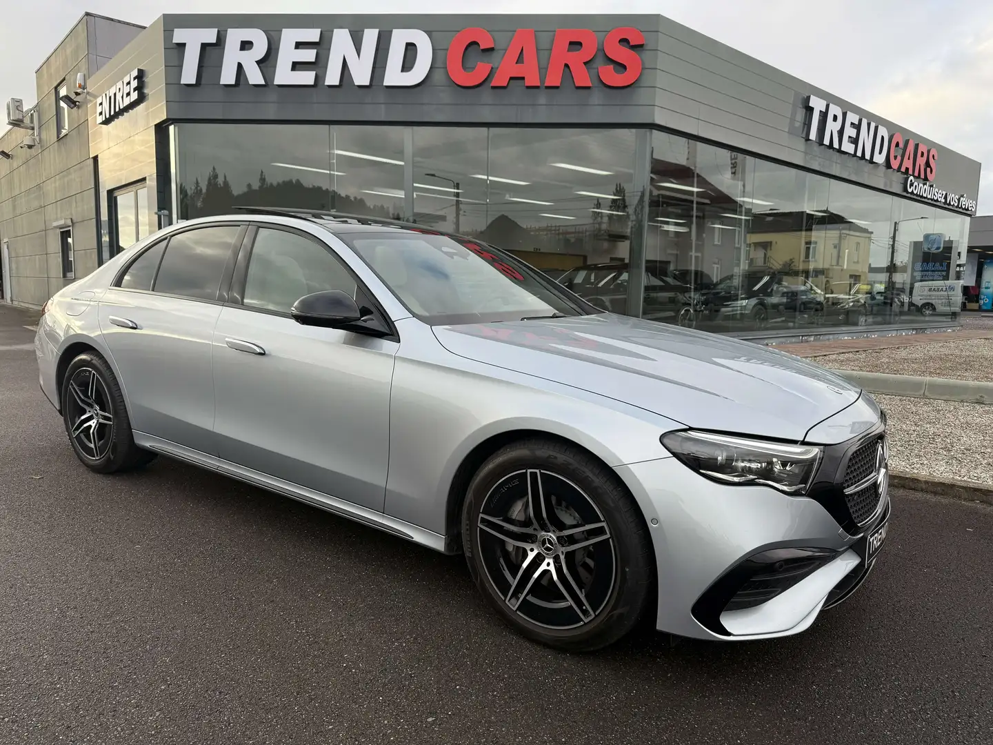 Mercedes-Benz E 200 AUT 9G.PACK AMG/NIGHT PANO CARPL CAM360 GAR.06/27 Gris - 2