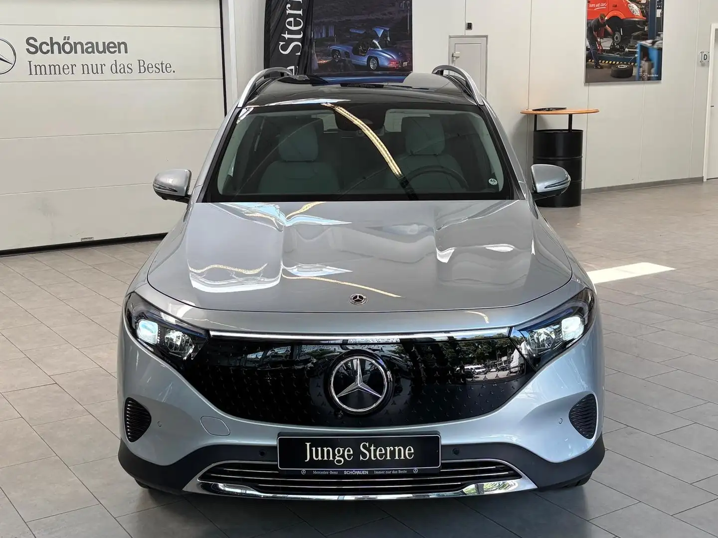 Mercedes-Benz EQB 300 4M PANO+DISTRONIC+ADV.SOUND+360°+7SITZER Argintiu - 2