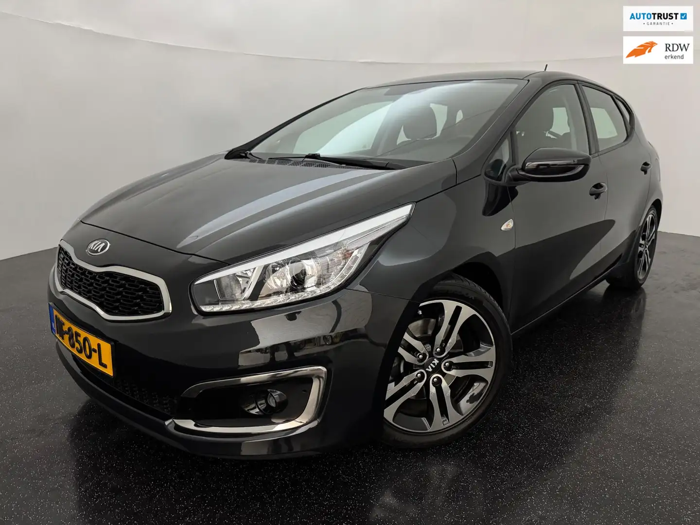 Kia Ceed / cee'd 1.6 GDI First Edition Trekhaak/Dealer ond Nero - 1