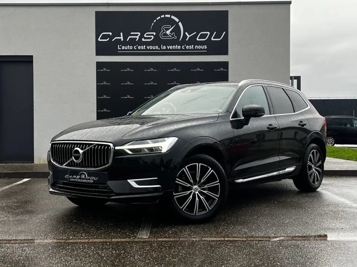 Volvo XC60 Inscription Luxe Toit ouvrant/Sièges chauffant/Caméra de recul Noir - 1