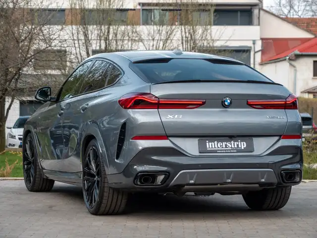 BMW X6 view 4