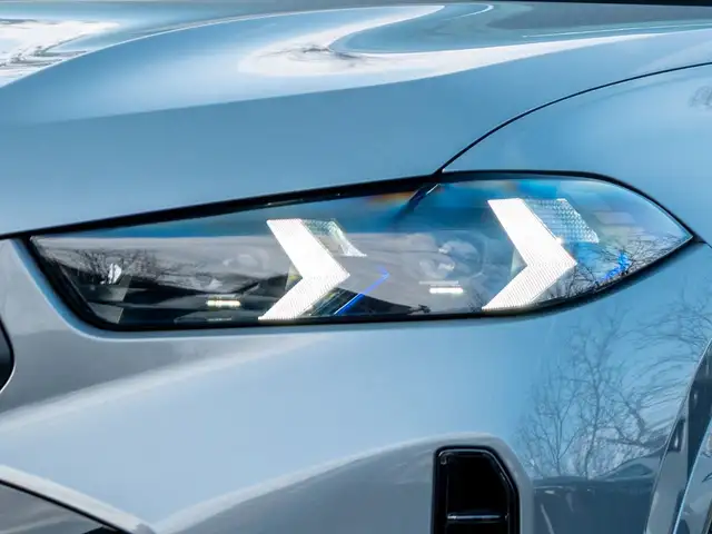 BMW X6 view 9