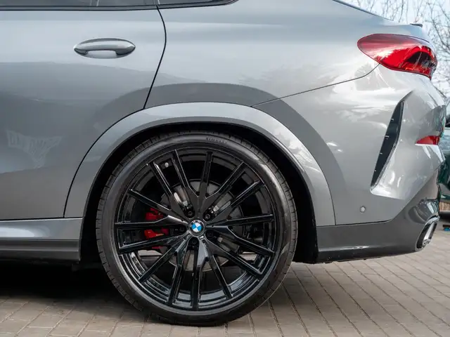BMW X6 view 11