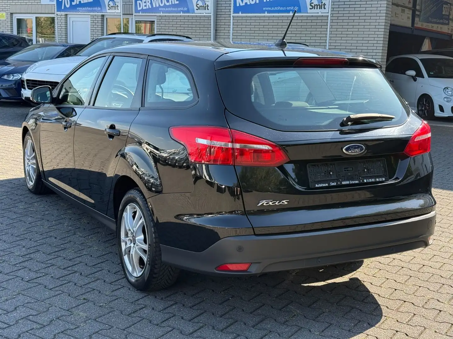 Ford Focus Turnier Business 1.5 TDCi/Navi/CarPlay/SHZ Schwarz - 2