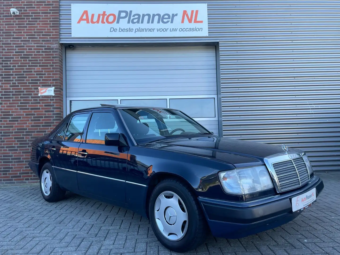 Mercedes-Benz E 200 200! Schuifdak! Nieuwe APK! Blau - 1
