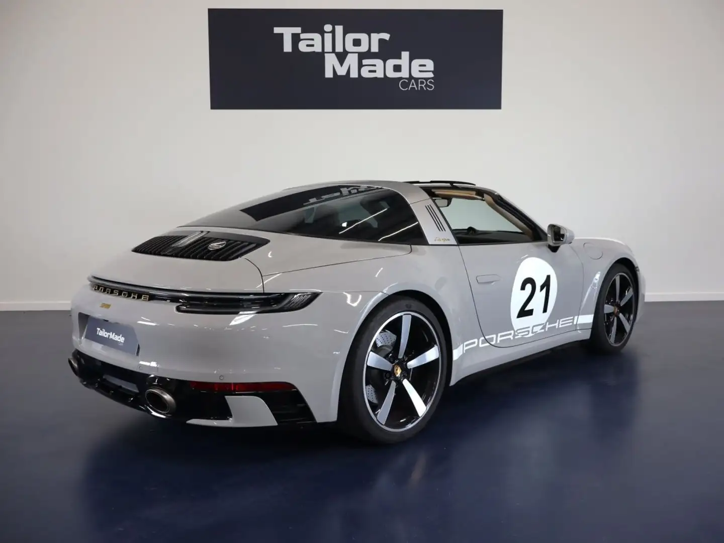 Porsche 911 Targa 4S Heritage Edition - 2