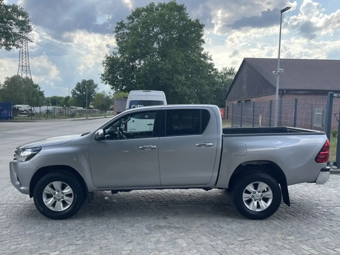 Toyota Hilux 2.4 Double Cab Comfort 4x4 *AHK*Klima*RFK* Argintiu - 2