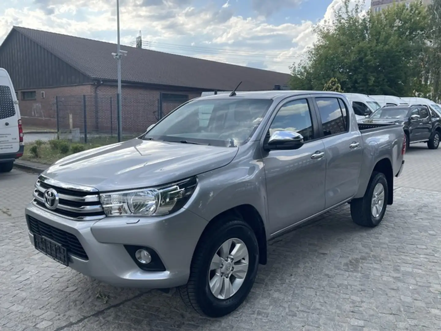 Toyota Hilux 2.4 Double Cab Comfort 4x4 *AHK*Klima*RFK* Argintiu - 1