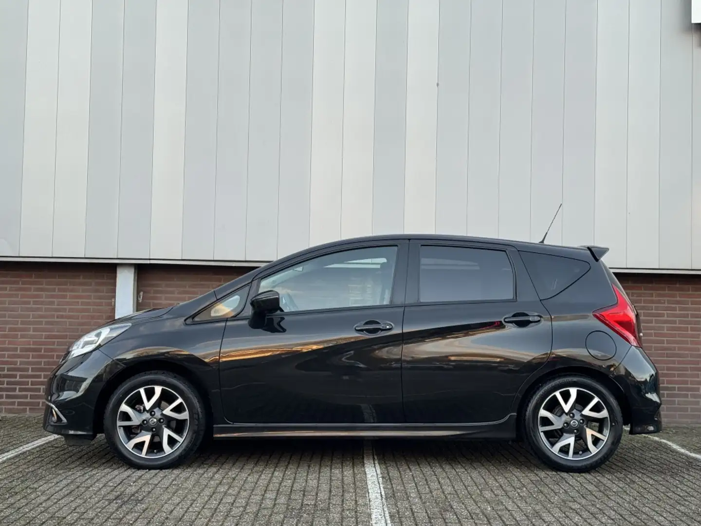 Nissan Note Automaat 1.2 DIG-S Tekna Zwart - 2