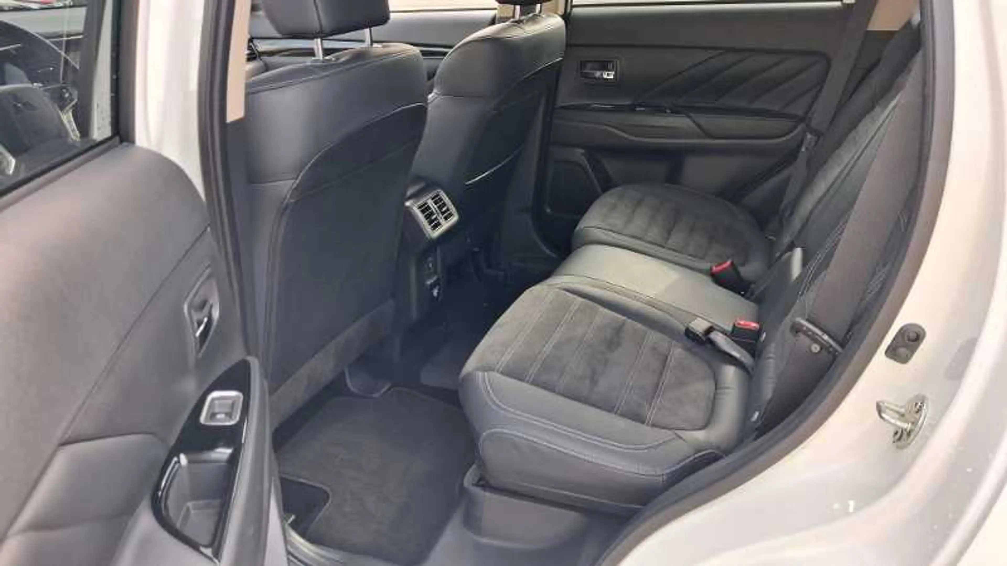 Mitsubishi Outlander PHEV PLUS FA-Paket 360°Kam,LED,Standheizg,AHK — photo 11