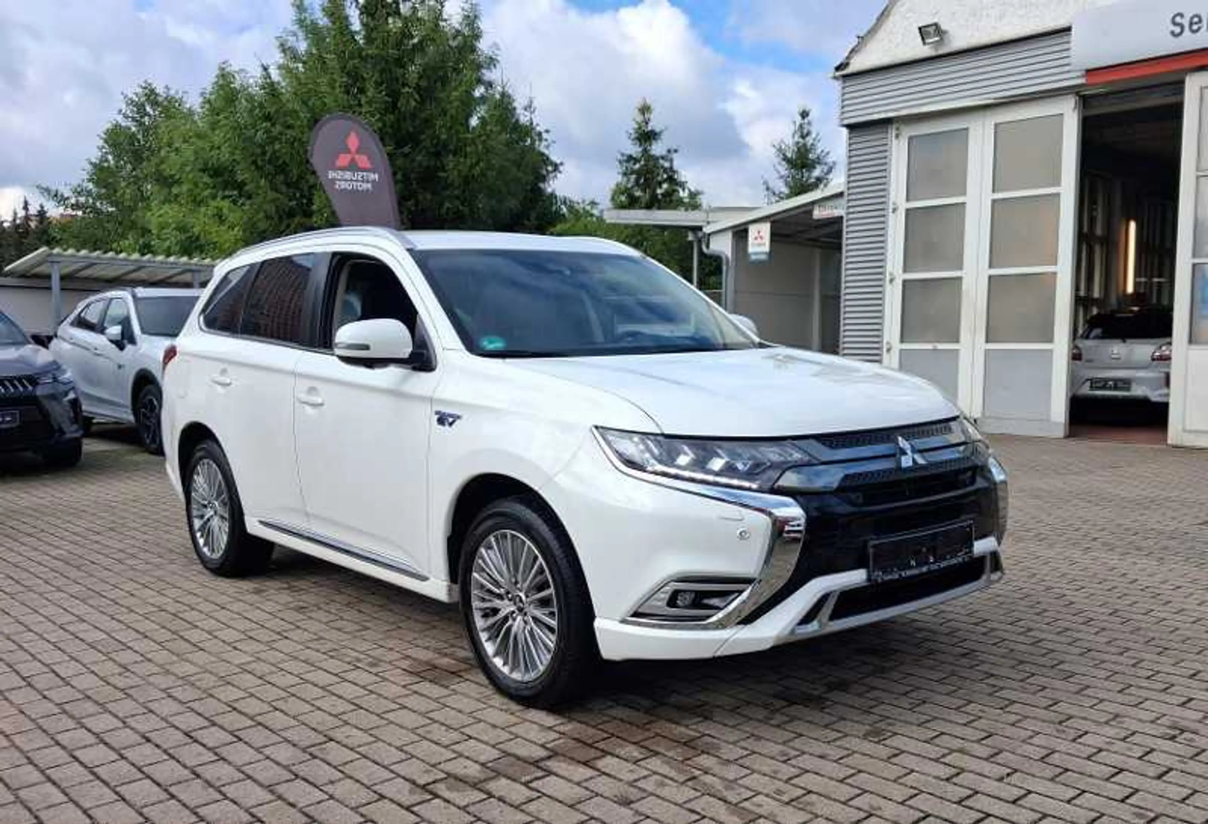 Mitsubishi Outlander PHEV PLUS FA-Paket 360°Kam,LED,Standheizg,AHK — photo 3